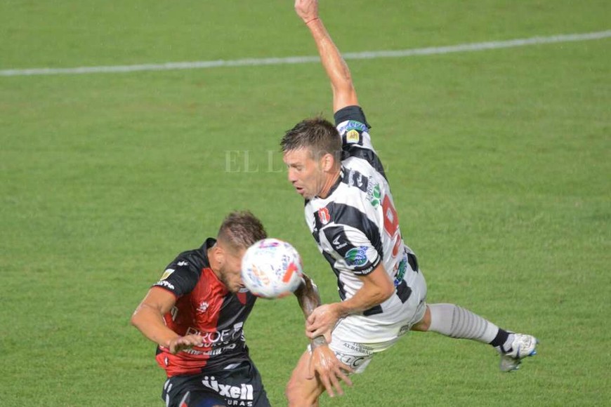 Colón goleó de visitante