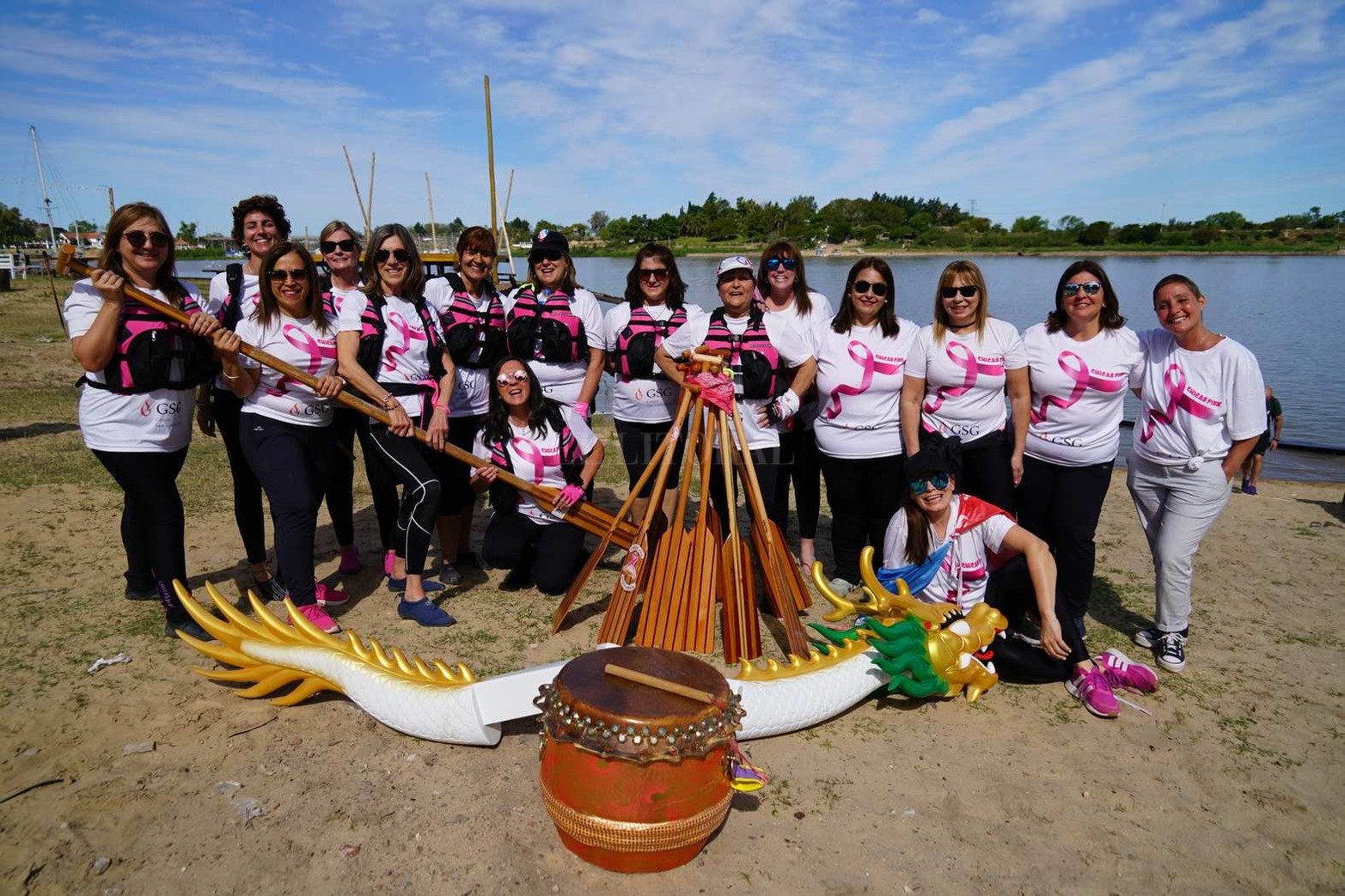 Las chicas Pink cumplieron el sueño de tener su imponente góndola china. Son sobrevivientes de cáncer de mama.
