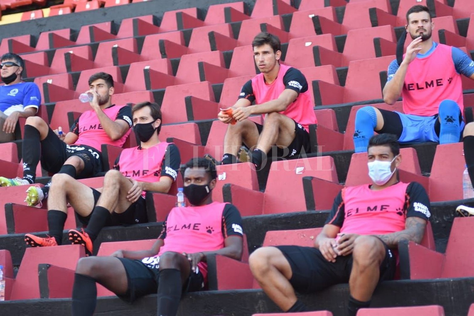 Colón empató 0 a 0 con Argentino y sigue invicto y puntero en el torneo de la liga profesional de fútbol.