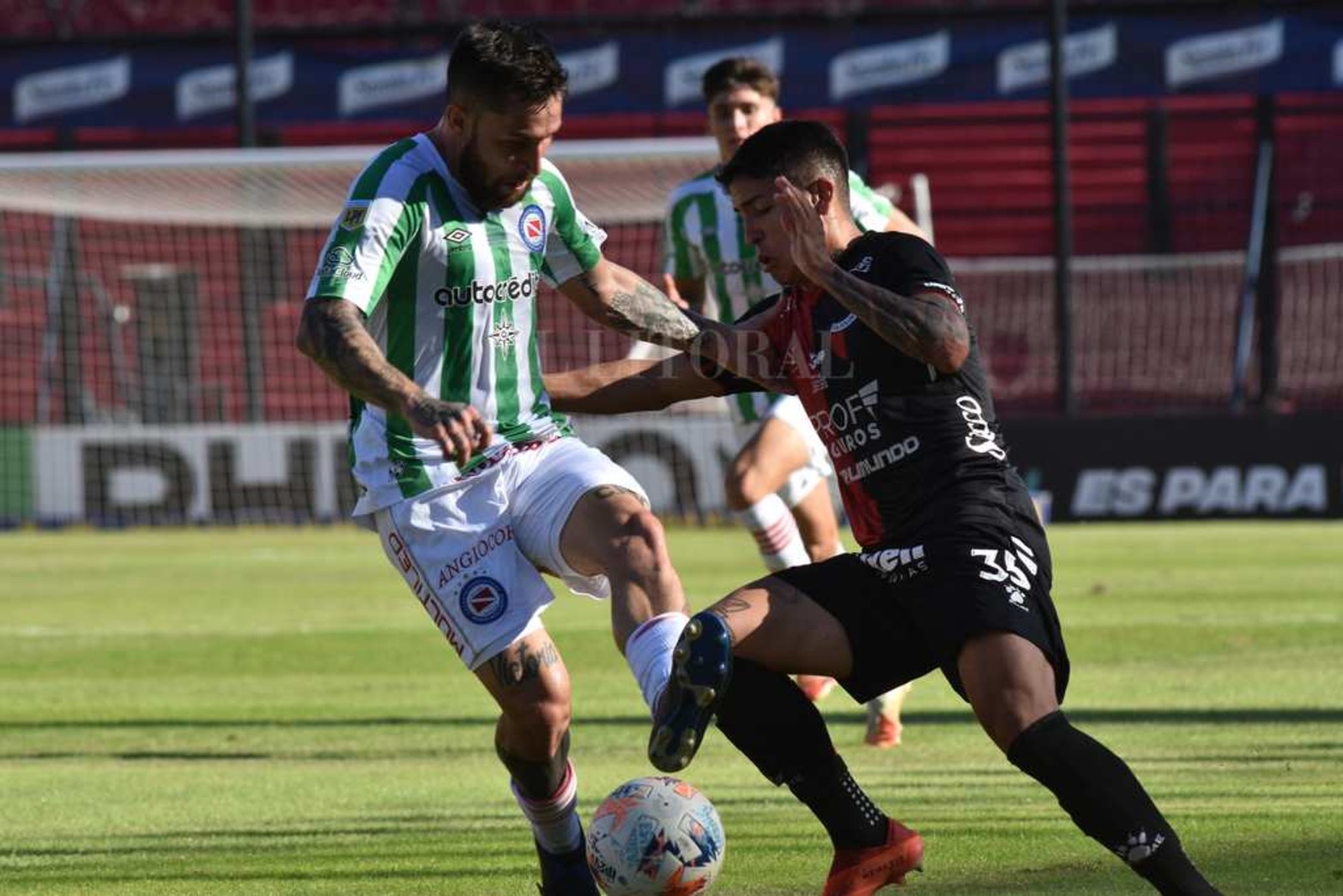 Colón empató 0 a 0 con Argentino y sigue invicto y puntero en el torneo de la liga profesional de fútbol.