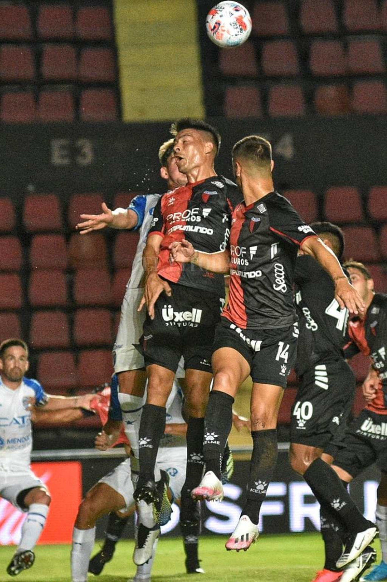 Colón y Godoy Cruz jugaron un partidazo y empataron 2 a 2.