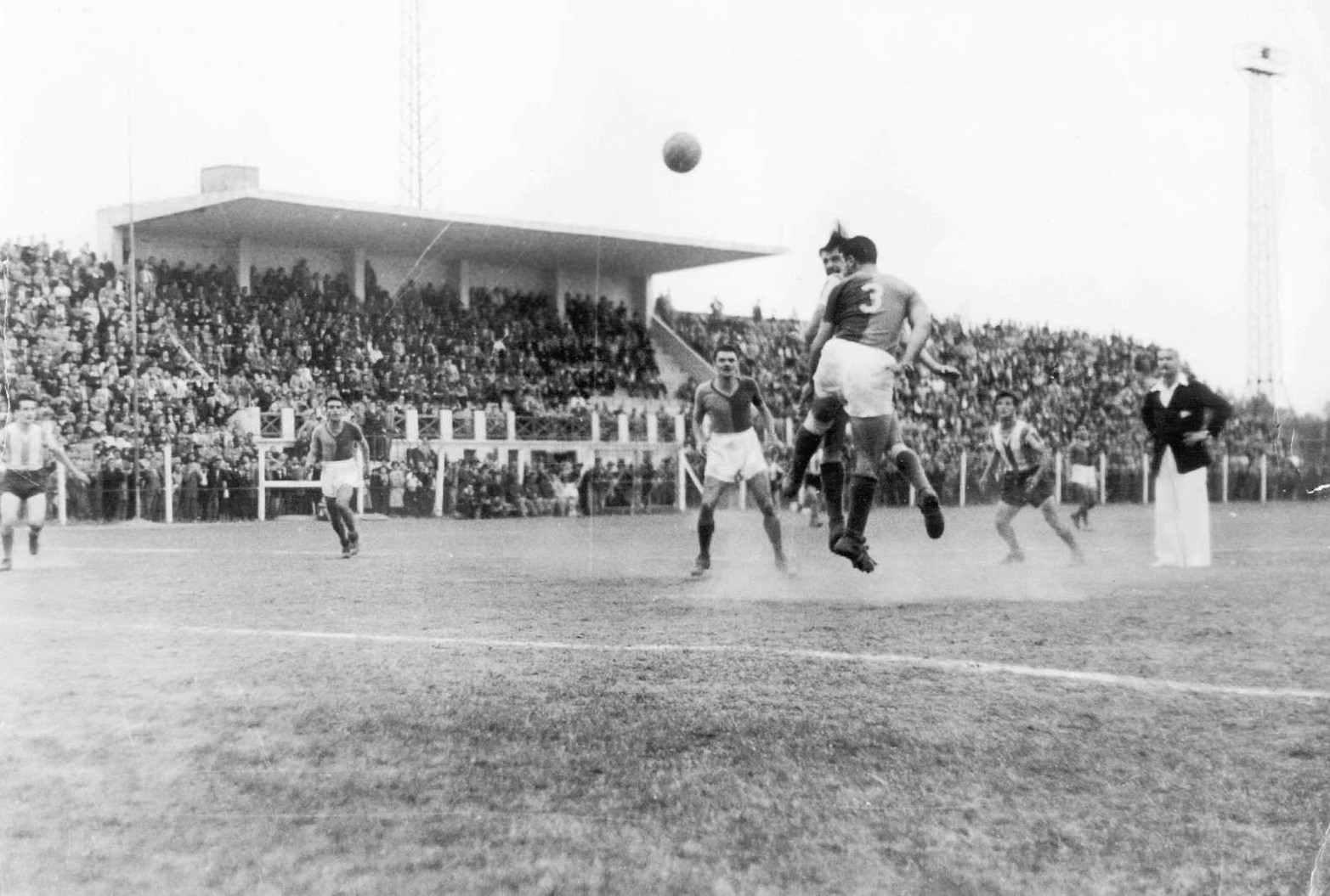 La Liga Santafesina de Fútbol cumplió 90 años de rica historia. El clásico Colón - Unión de 1940.