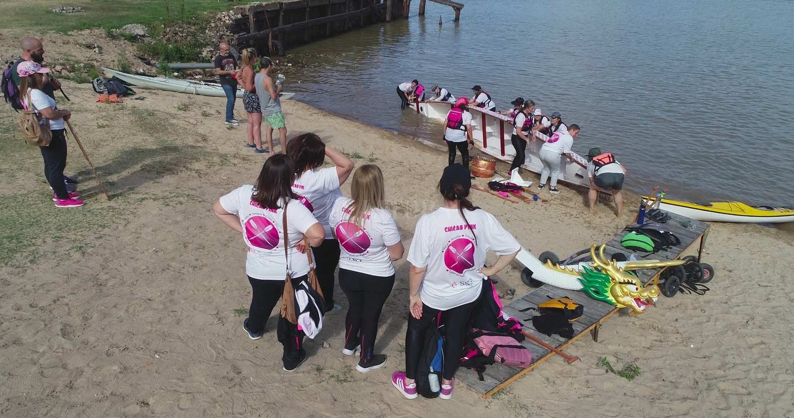 Las chicas Pink cumplieron el sueño de tener su imponente góndola china. Son sobrevivientes de cáncer de mama.