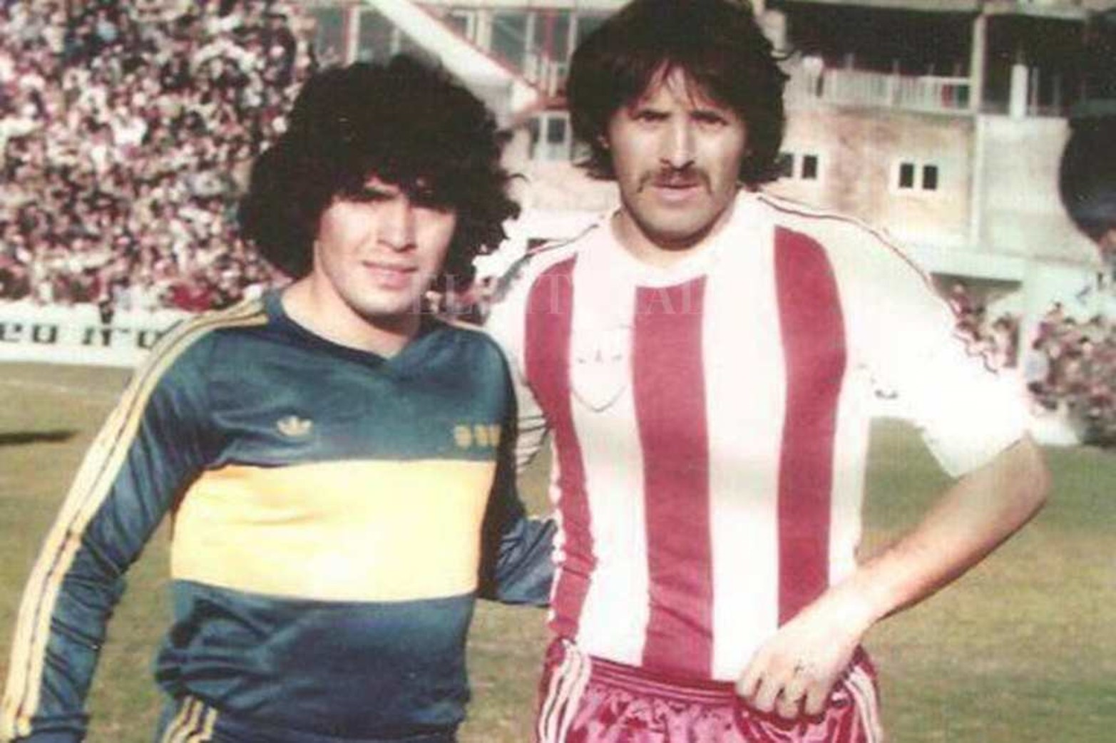 Con Diego Maradona en la cancha de Unión.
