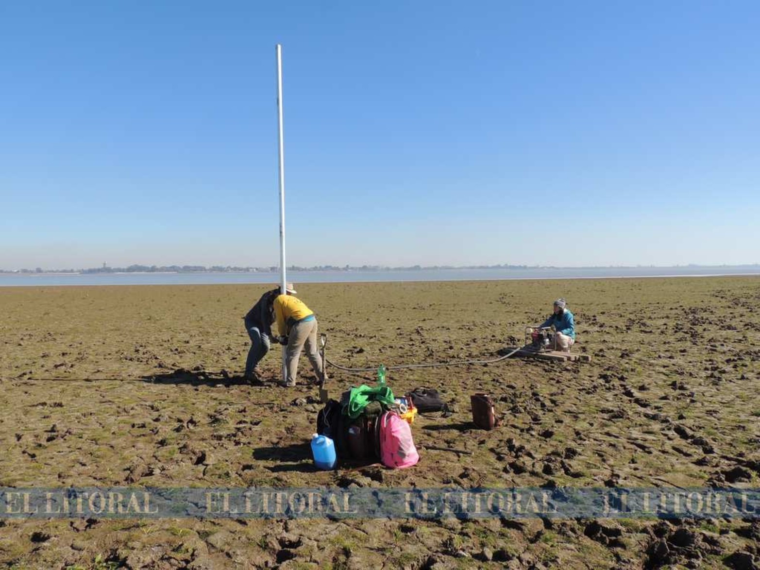Perforan el lecho de la Setúbal en busca de restos paleontológicos. También quieren saber hace cuántos años se formó la laguna.
