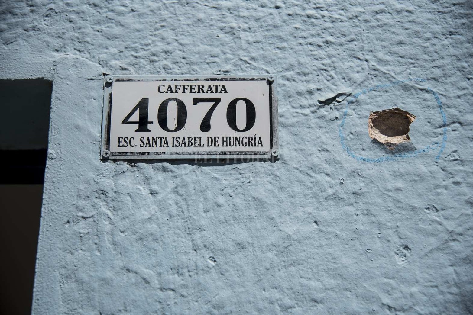 "O se comunican con la mafia o siguen las balaceras" este mensaje dejaron en unas de las escuelas baleadas en Rosario.