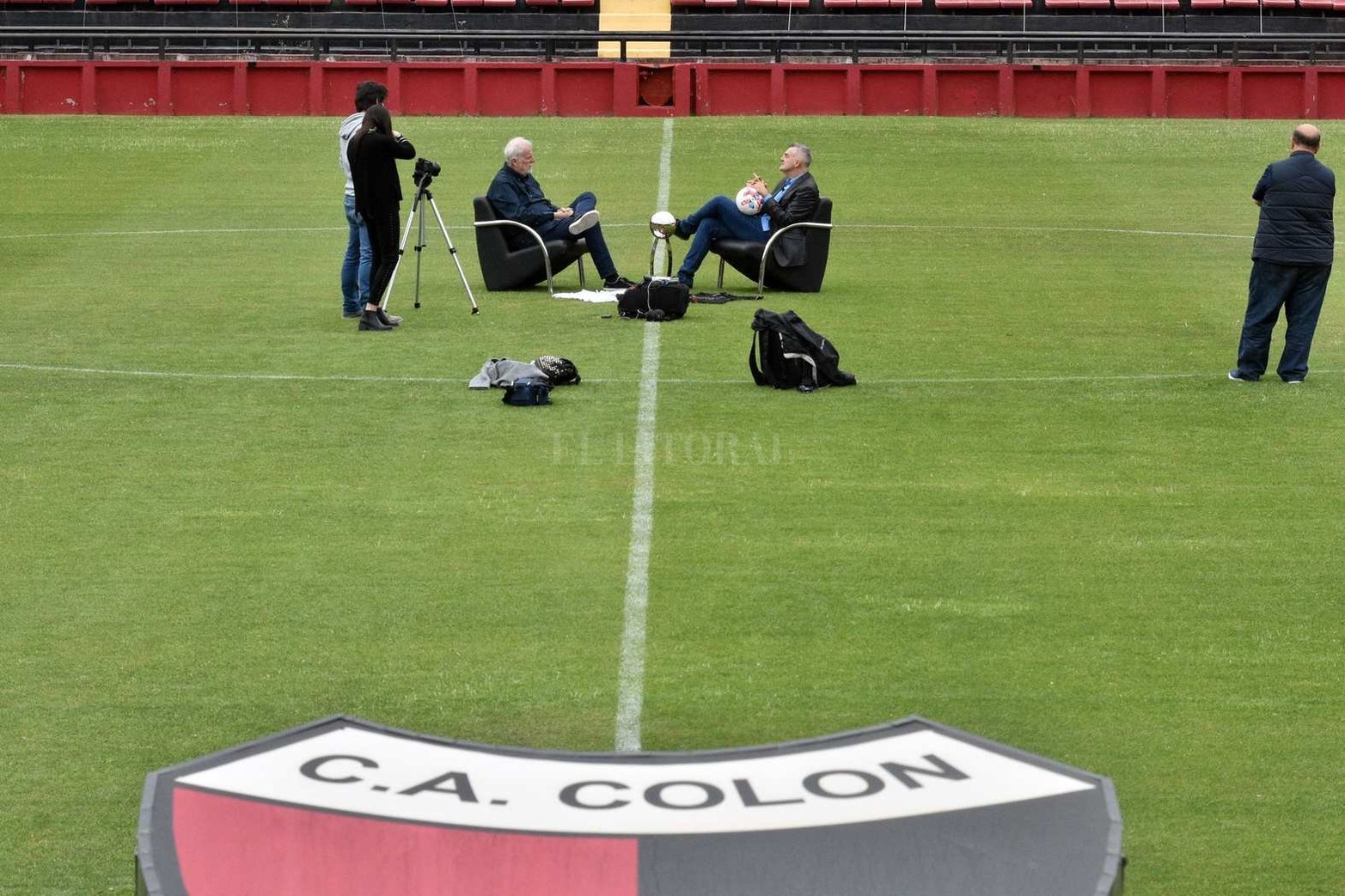 -Si te eligen presidente de Colón el domingo: ¿puede ser tu último mandato en el club?
-Es posible
-Es la primera que respondés así, retruco El Litoral
-Sí, no quiero hablar sobre hipótesis, primero hay que pasar el domingo.