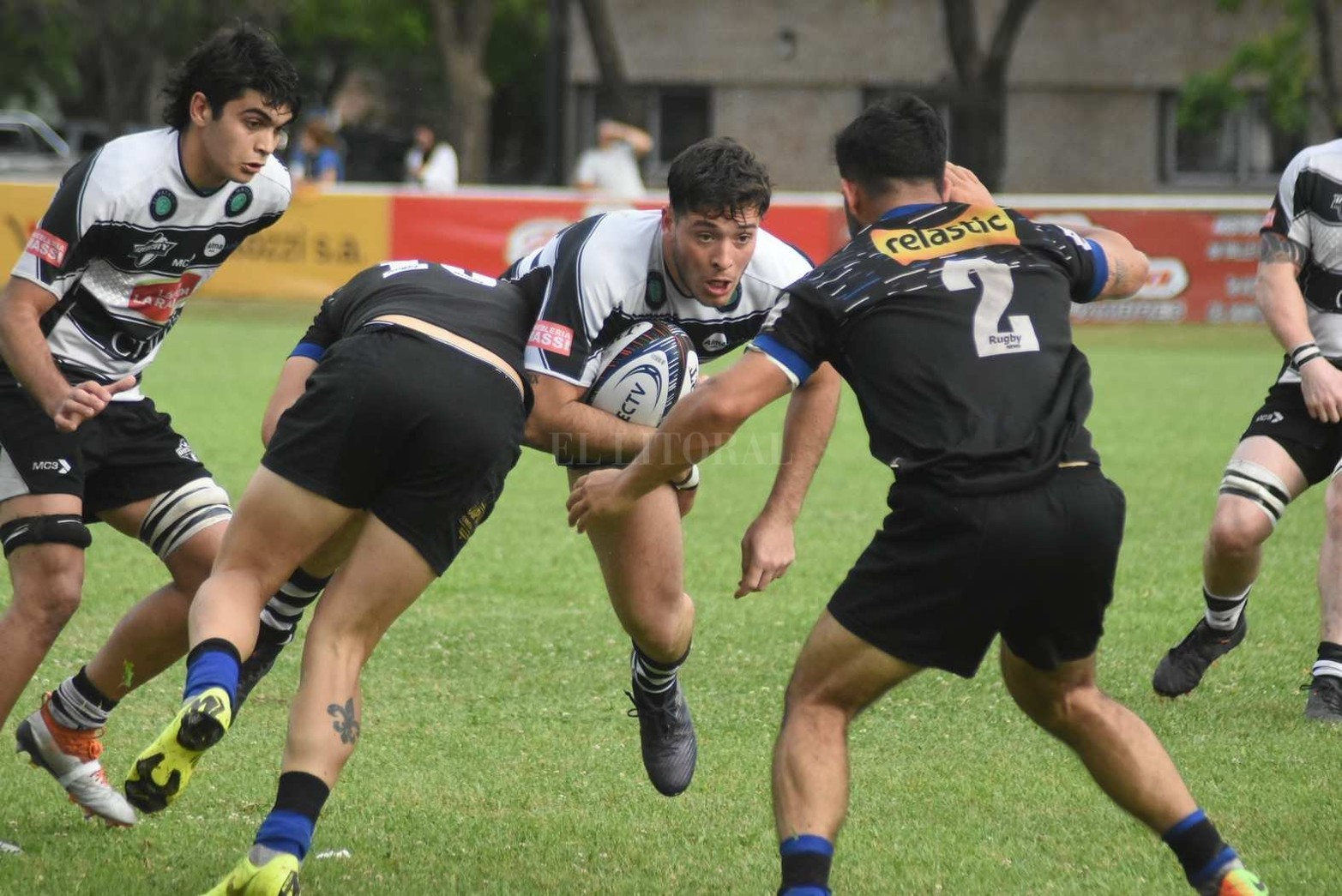 Universitario se llevó el triunfo tras vencer 21 a 15 a Alma Junior.