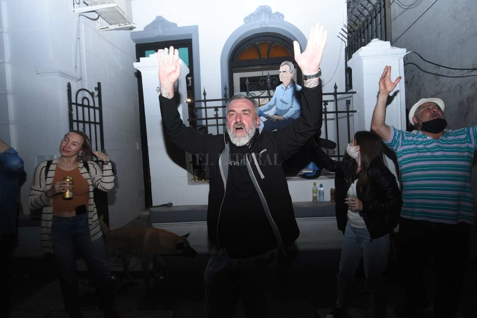 Alejandro no pierde el entusiasmo, a pesar de que las urnas le dieron un revés.