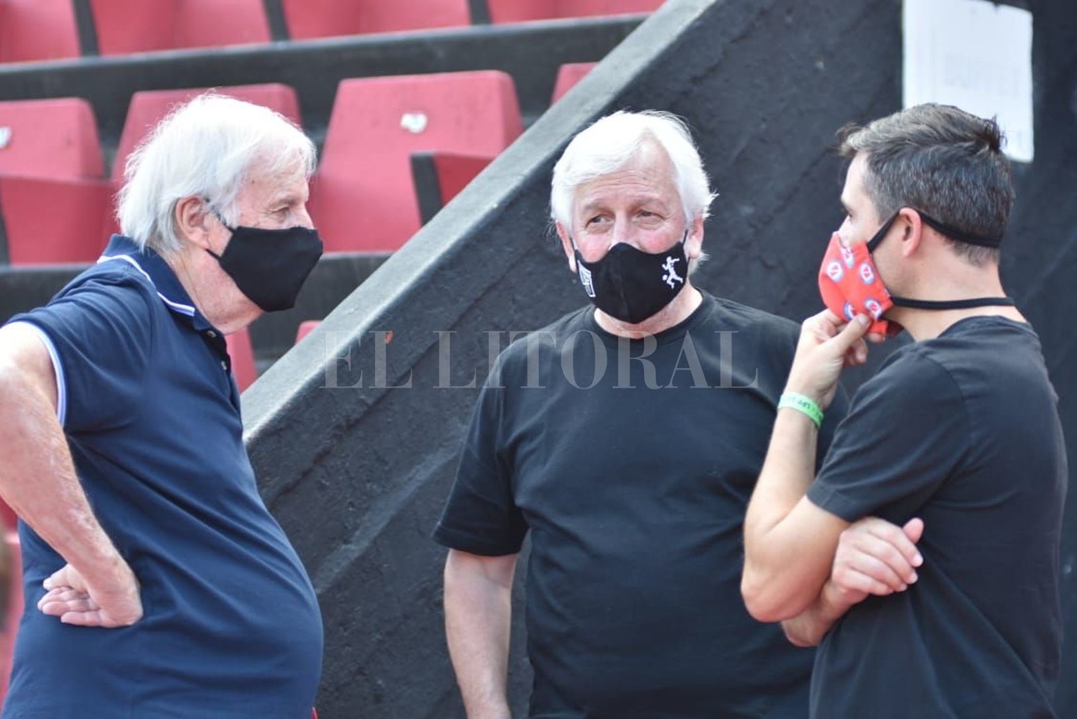 Colón empató 0 a 0 con Argentino y sigue invicto y puntero en el torneo de la liga profesional de fútbol.