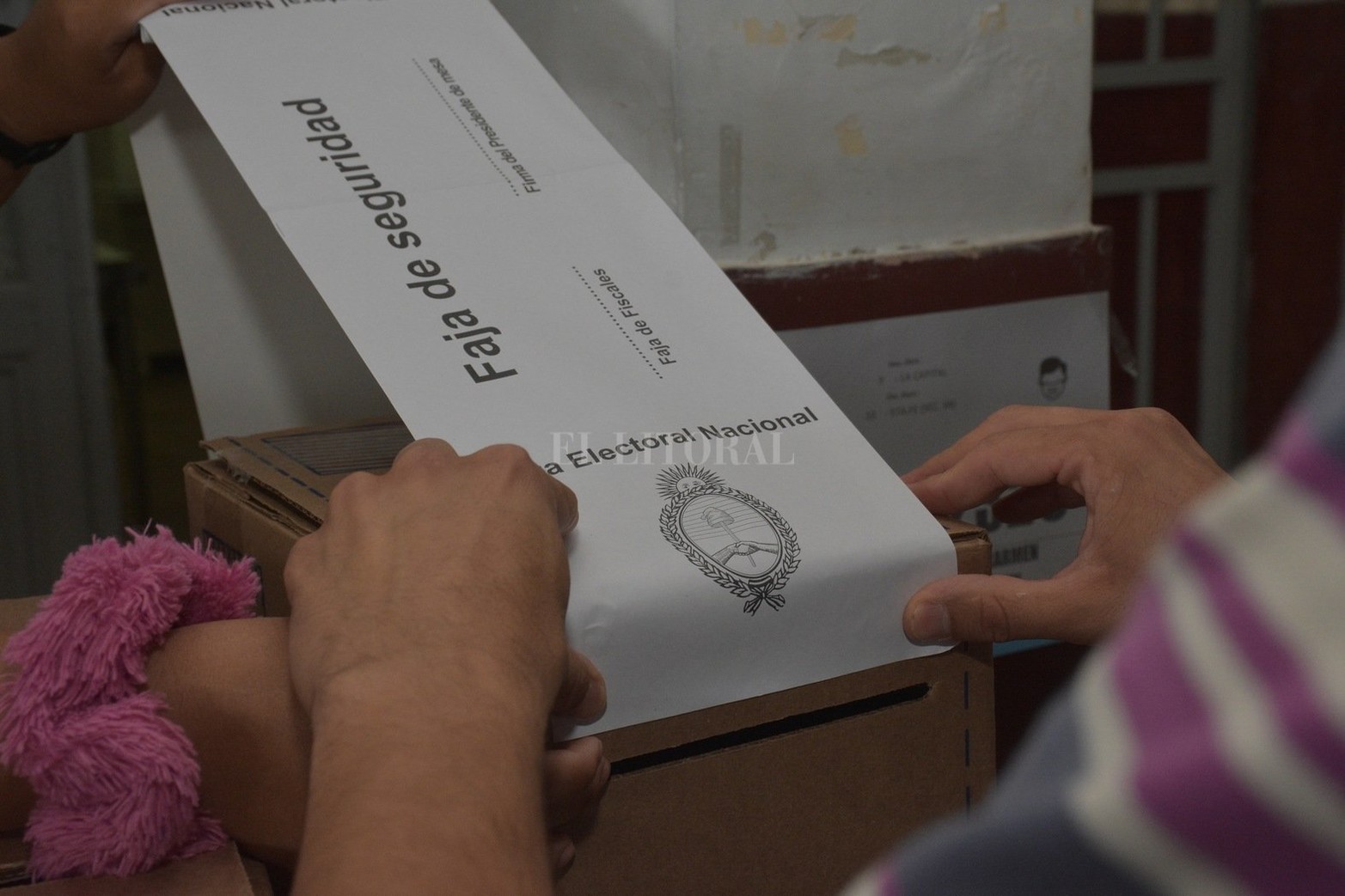 Armado de mesas y primeros votos de una jornada electoral 2021