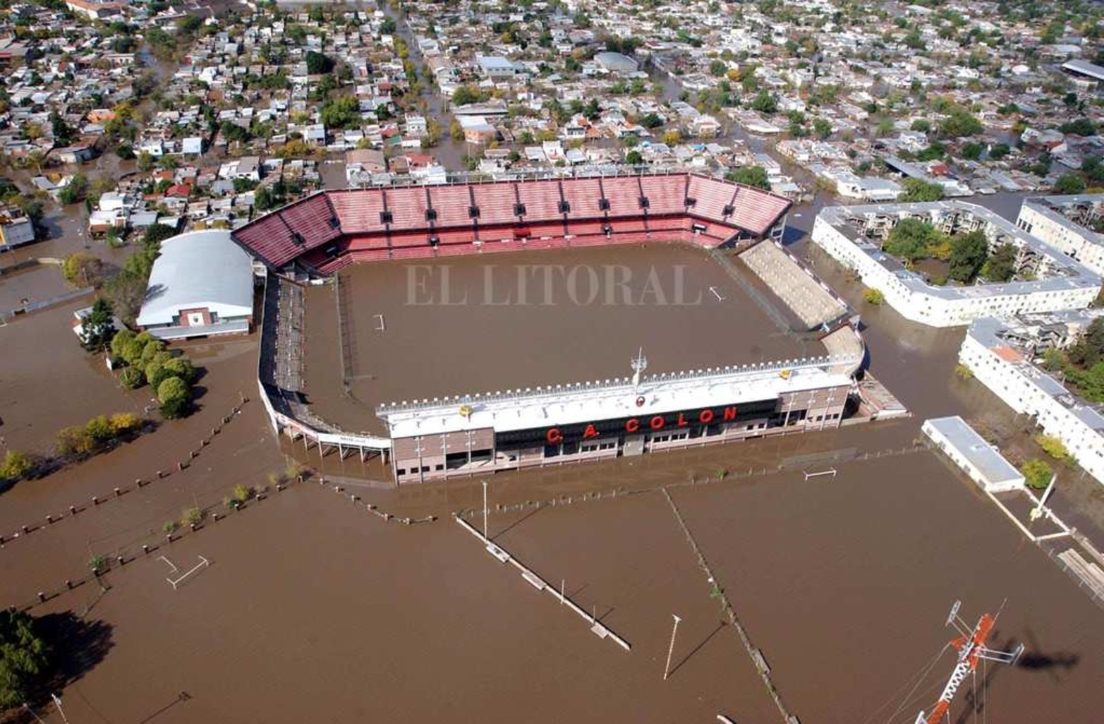La cancha del club Colón así quedó.