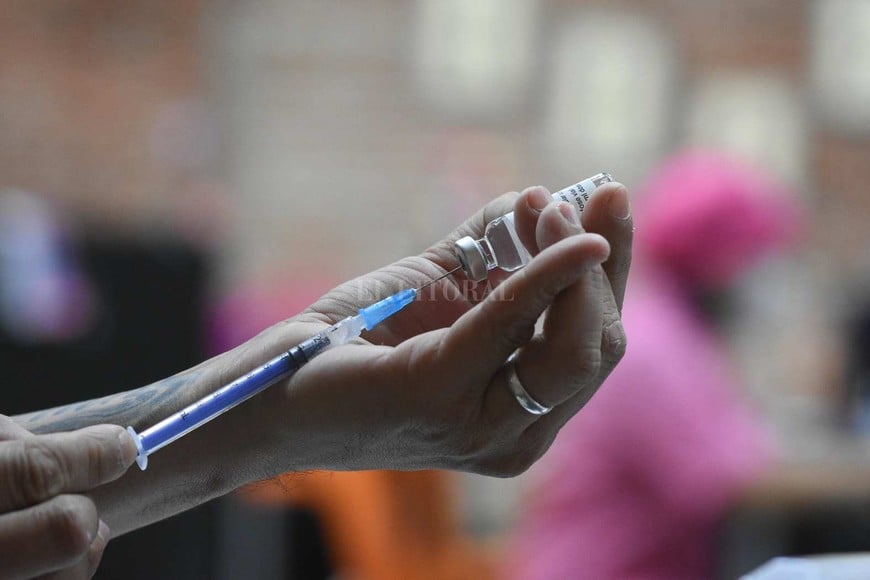 ELLITORAL_GALL_90178 | Mauricio Garín Vacunación Covid: arrancó en Santa Fe y Rosario la colocación de la tercera dosis de refuerzo
Es para mayores de 70 años y personal de salud que completaron el esquema hace seis meses.
