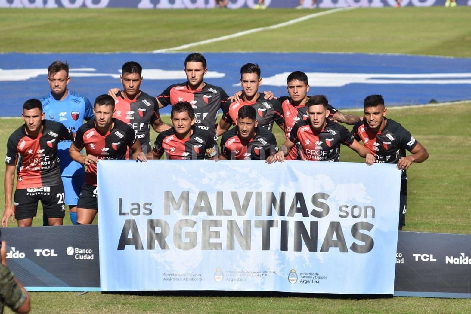 Colón empató 0 a 0 con Argentino y sigue invicto y puntero en el torneo de la liga profesional de fútbol.