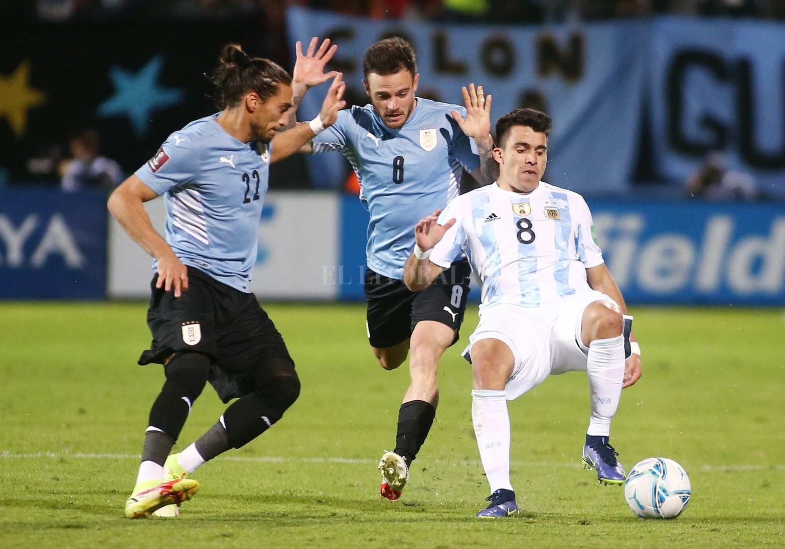Argentino volvió a ganar (a Uruguay 1 a 0 en Montevideo) y se encamina a clasificar sin sobre salto al mundial de fútbol a disputarse en Qatar.