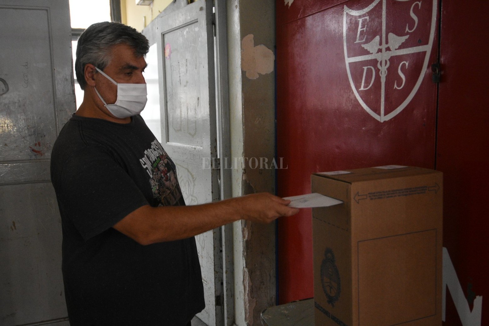 Armado de mesas y primeros votos de una jornada electoral 2021