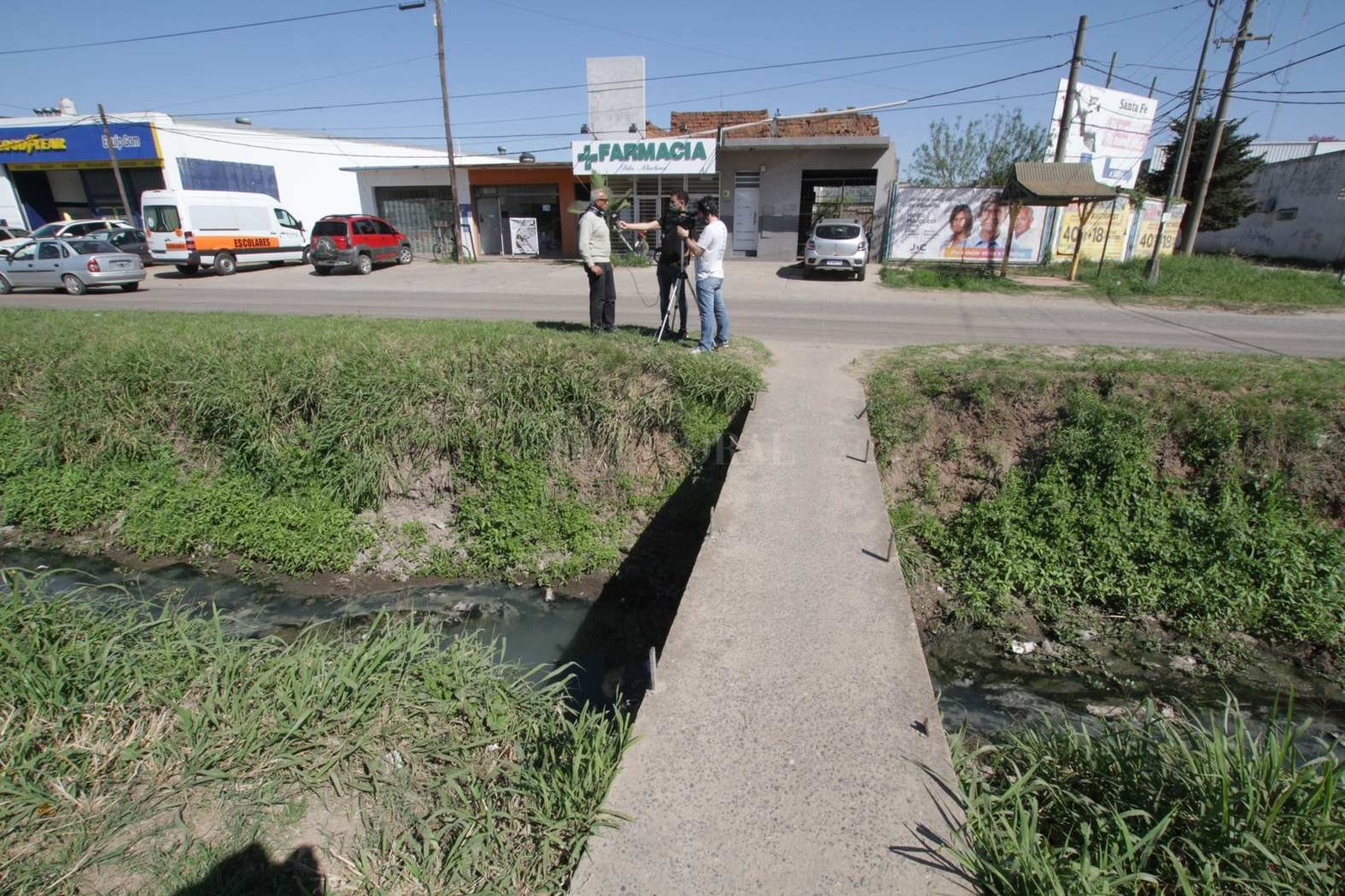 Entre sus demandas actuales figura la necesidad de entubar un zanjón a cielo abierto que ocasiona problemas. Hasta 1974 en la zona sólo había quintas donde se cosechaban mandarinas. Gracias a un loteo se originó el barrio.
