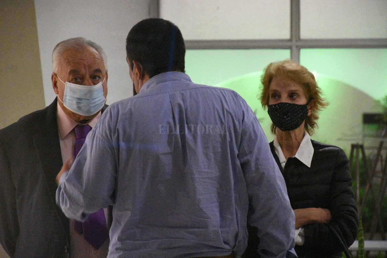 Desde temprano, familiares y allegados acompañan el velatorio del senador nacional. Reutemann murió hoy a los 79 años tras permanecer dos meses hospitalizado.