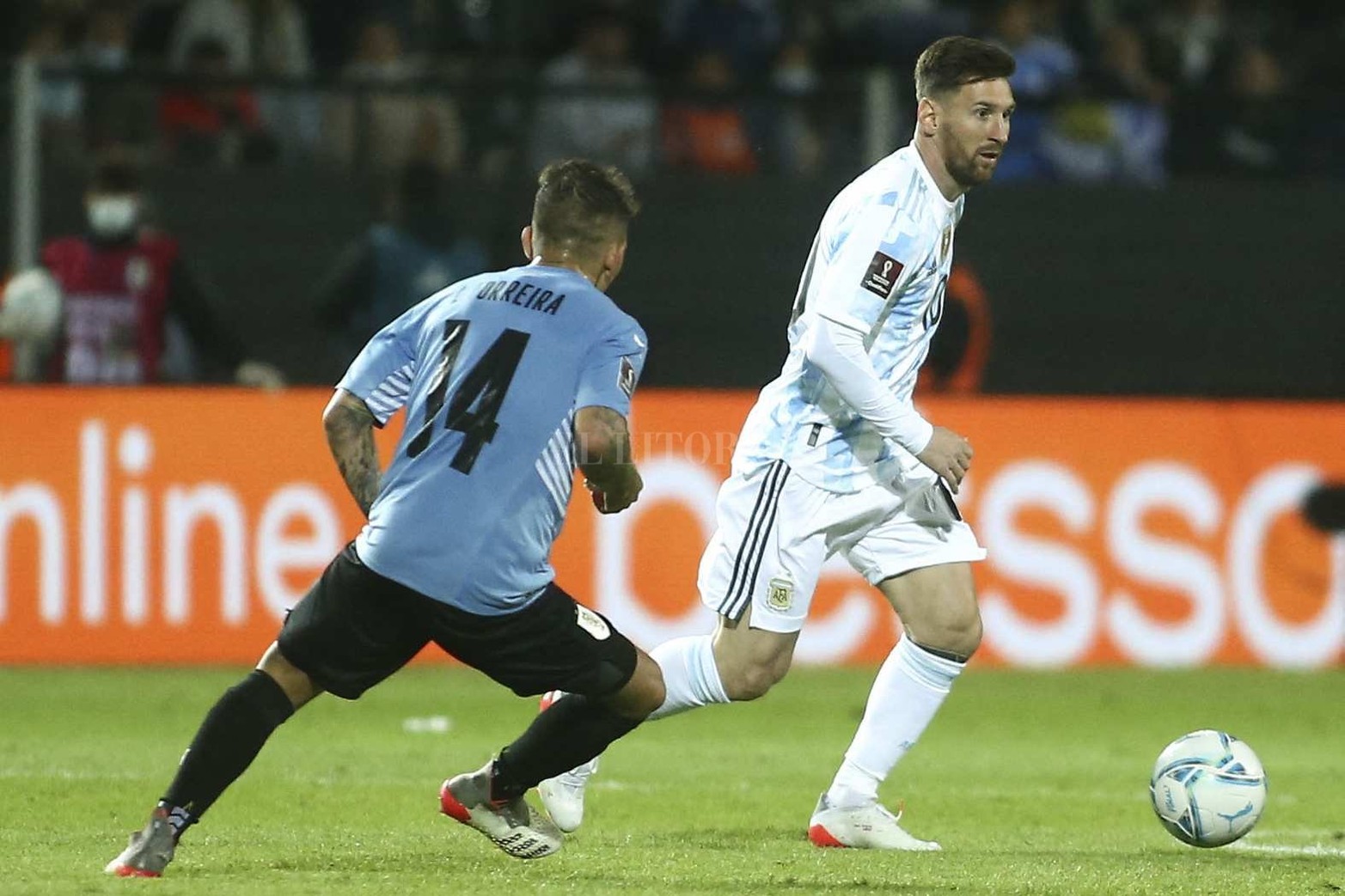 Argentino volvió a ganar (a Uruguay 1 a 0 en Montevideo) y se encamina a clasificar sin sobre salto al mundial de fútbol a disputarse en Qatar.