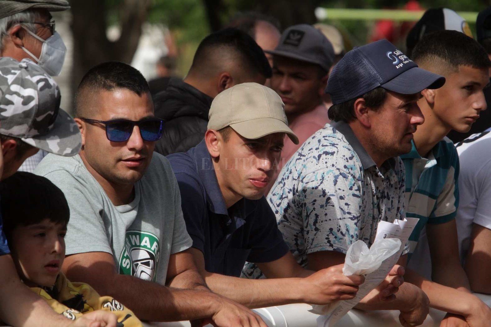 Vida cotidiana en el hipódromo de la Flores en la jornada de sábado con buena asistencia de público.