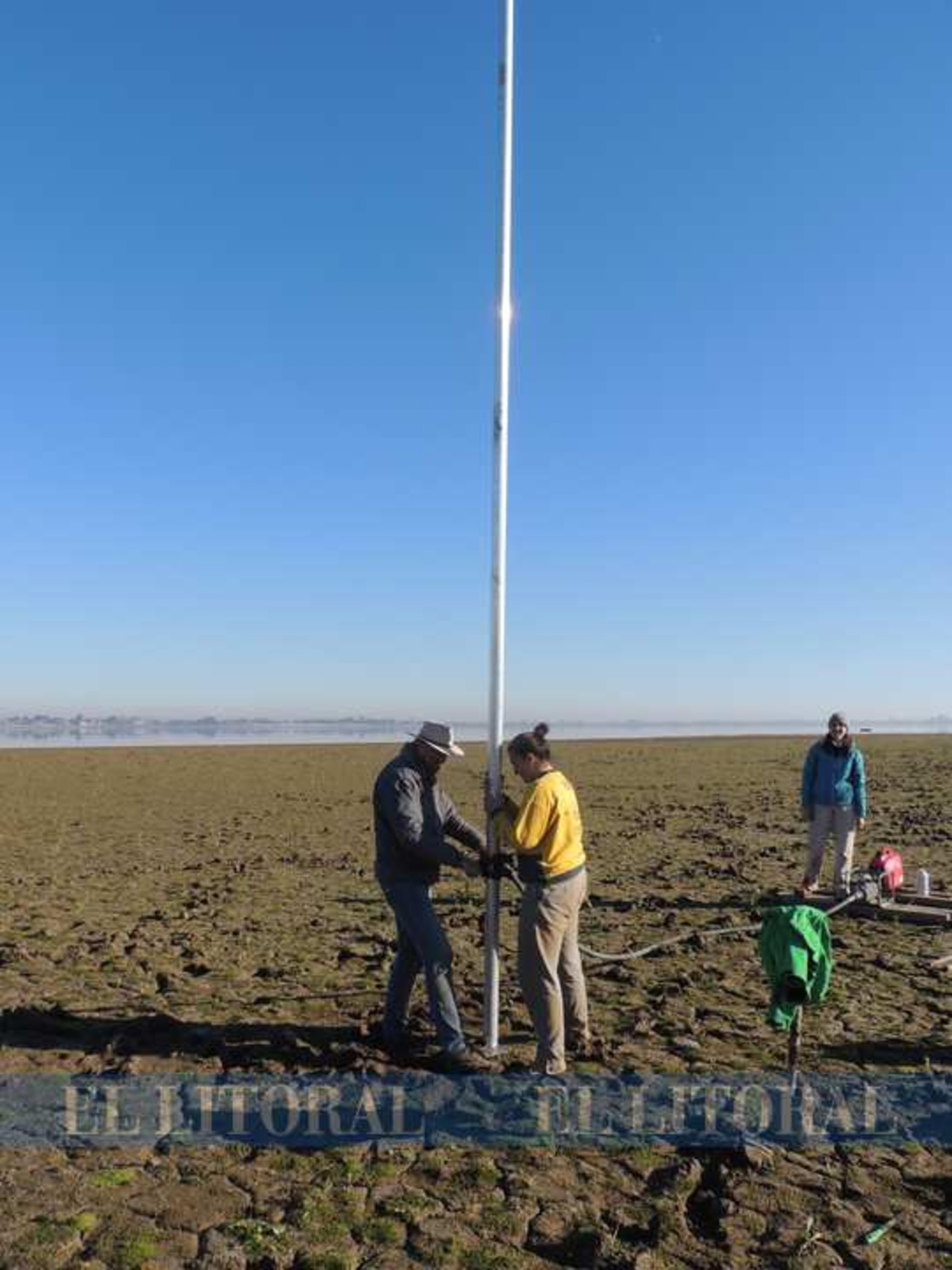 Perforan el lecho de la Setúbal en busca de restos paleontológicos. También quieren saber hace cuántos años se formó la laguna.