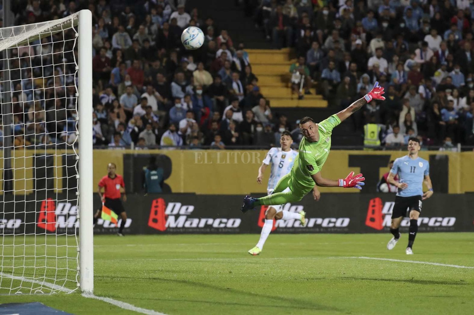 Argentino volvió a ganar (a Uruguay 1 a 0 en Montevideo) y se encamina a clasificar sin sobre salto al mundial de fútbol a disputarse en Qatar.