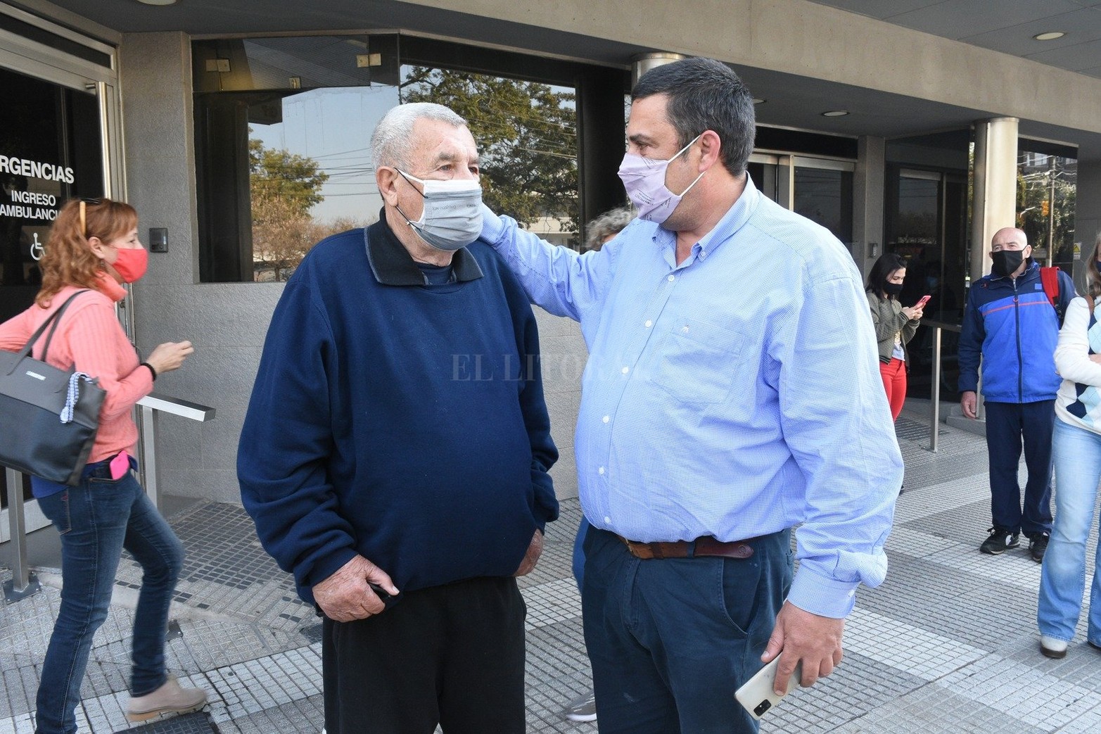Desde temprano, familiares y allegados acompañan el velatorio del senador nacional. Reutemann murió hoy a los 79 años tras permanecer dos meses hospitalizado.
