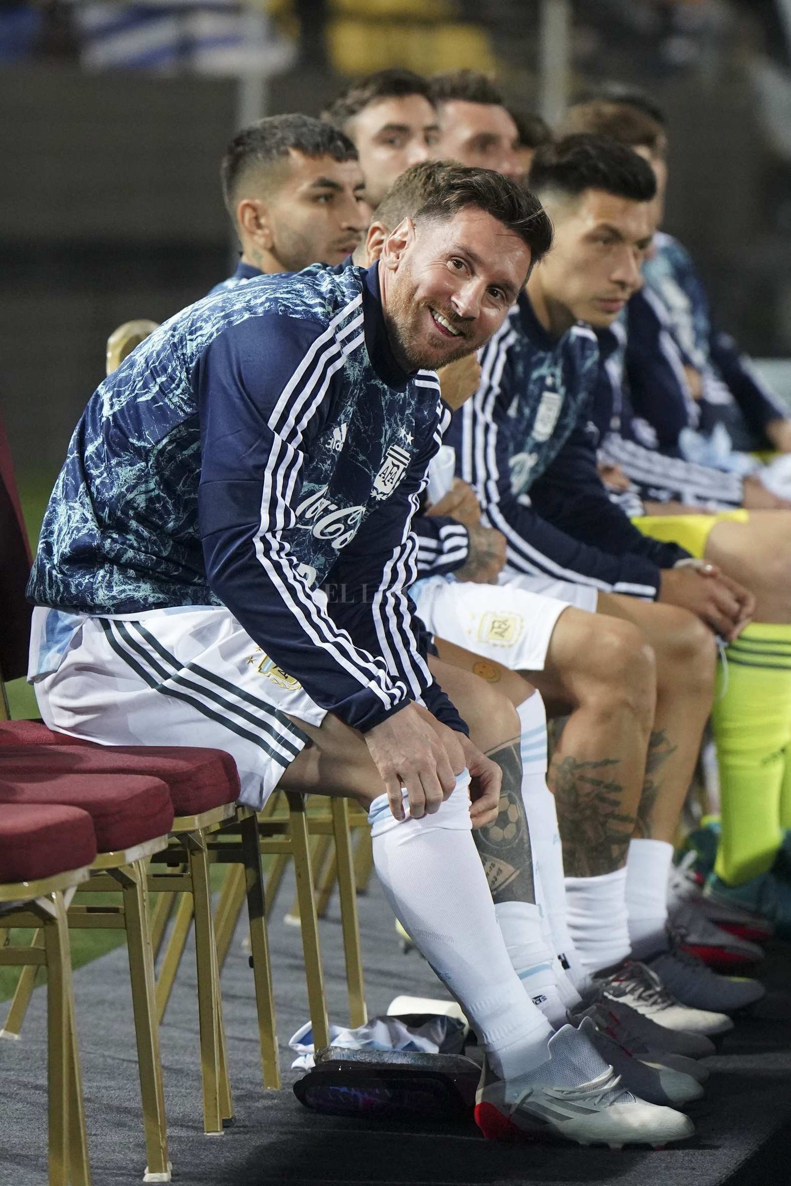 Argentino volvió a ganar (a Uruguay 1 a 0 en Montevideo) y se encamina a clasificar sin sobre salto al mundial de fútbol a disputarse en Qatar.