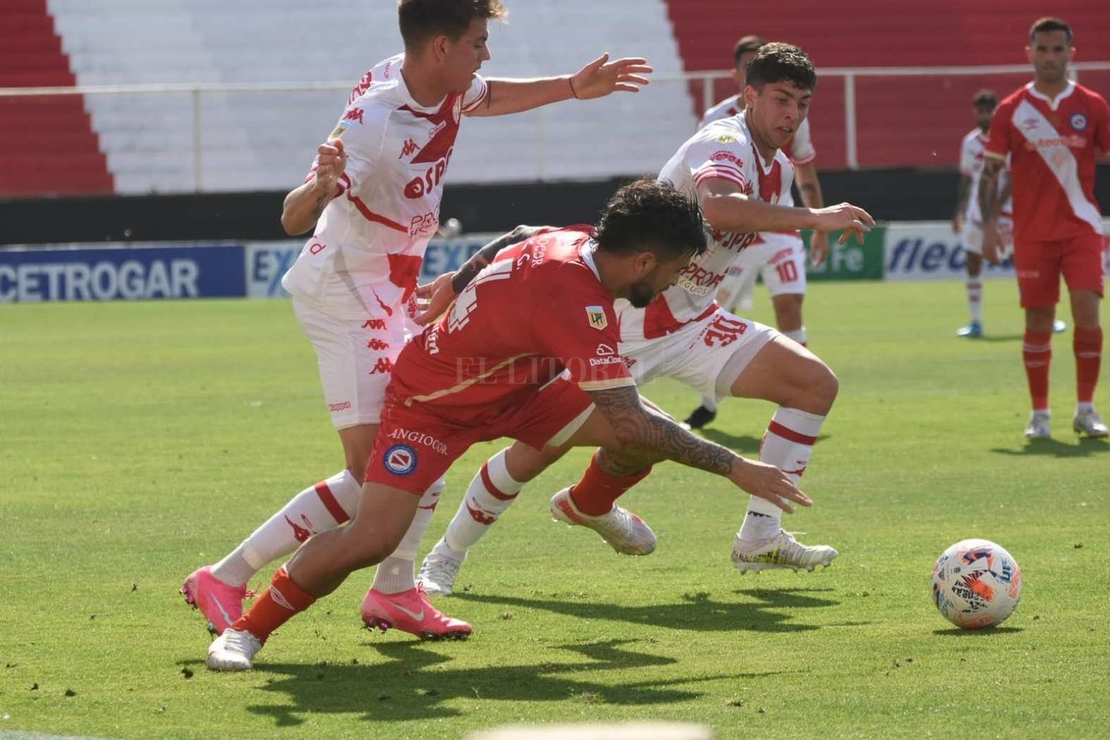 Unión derrotó 1 a 0 a Argentinos Juniors en el 15 de Abril y sumó su segunda victoria consecutiva.