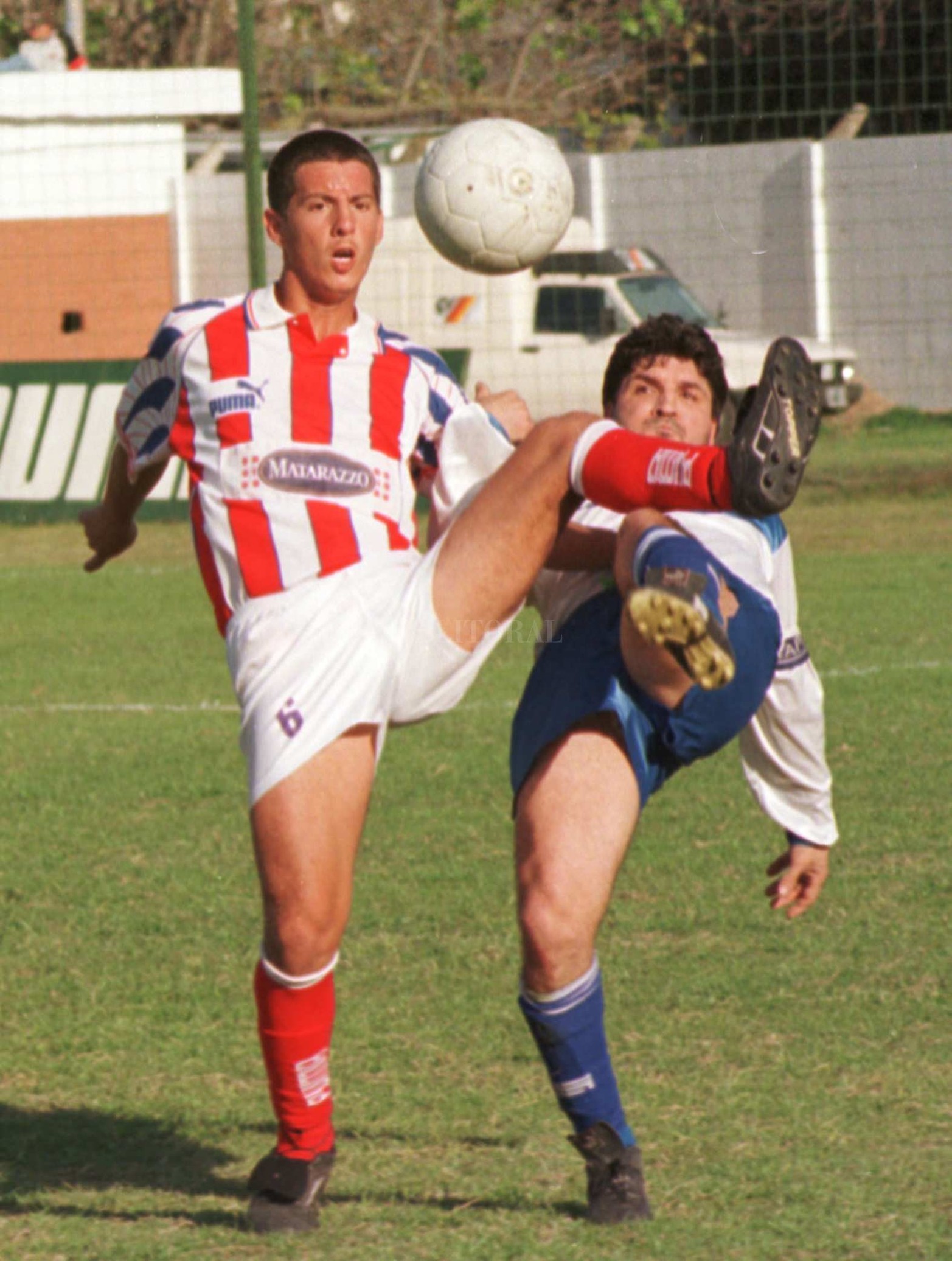 La Liga Santafesina de Fútbol cumplió 90 años de rica historia. Unión vs. Nobleza (1997).