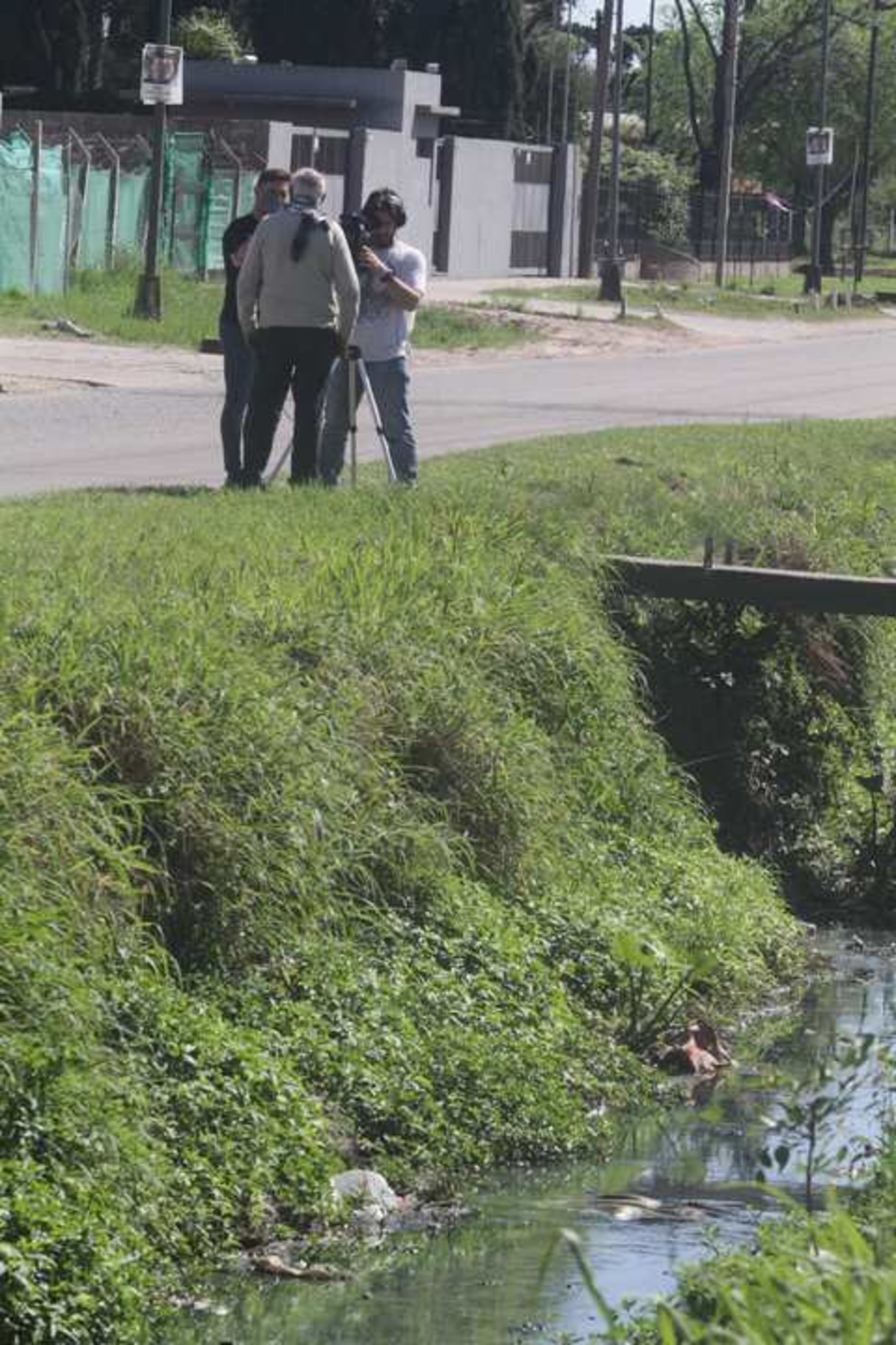 Entre sus demandas actuales figura la necesidad de entubar un zanjón a cielo abierto que ocasiona problemas. Hasta 1974 en la zona sólo había quintas donde se cosechaban mandarinas. Gracias a un loteo se originó el barrio.