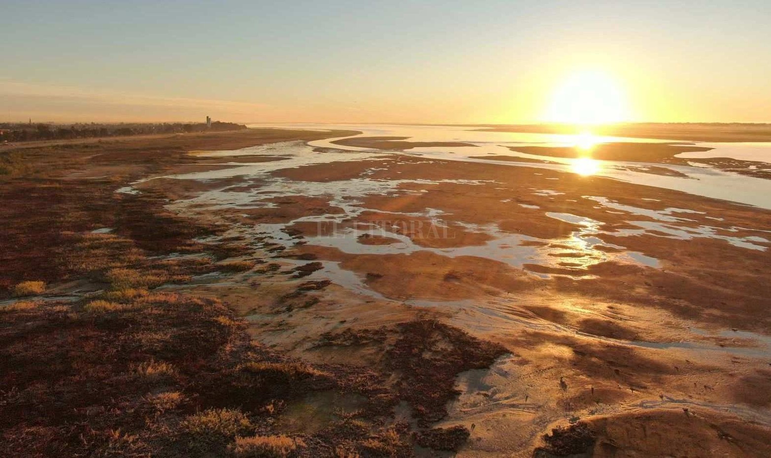 Las imágenes con la altura del río en 0 centímetros en el Puerto de Santa Fe.