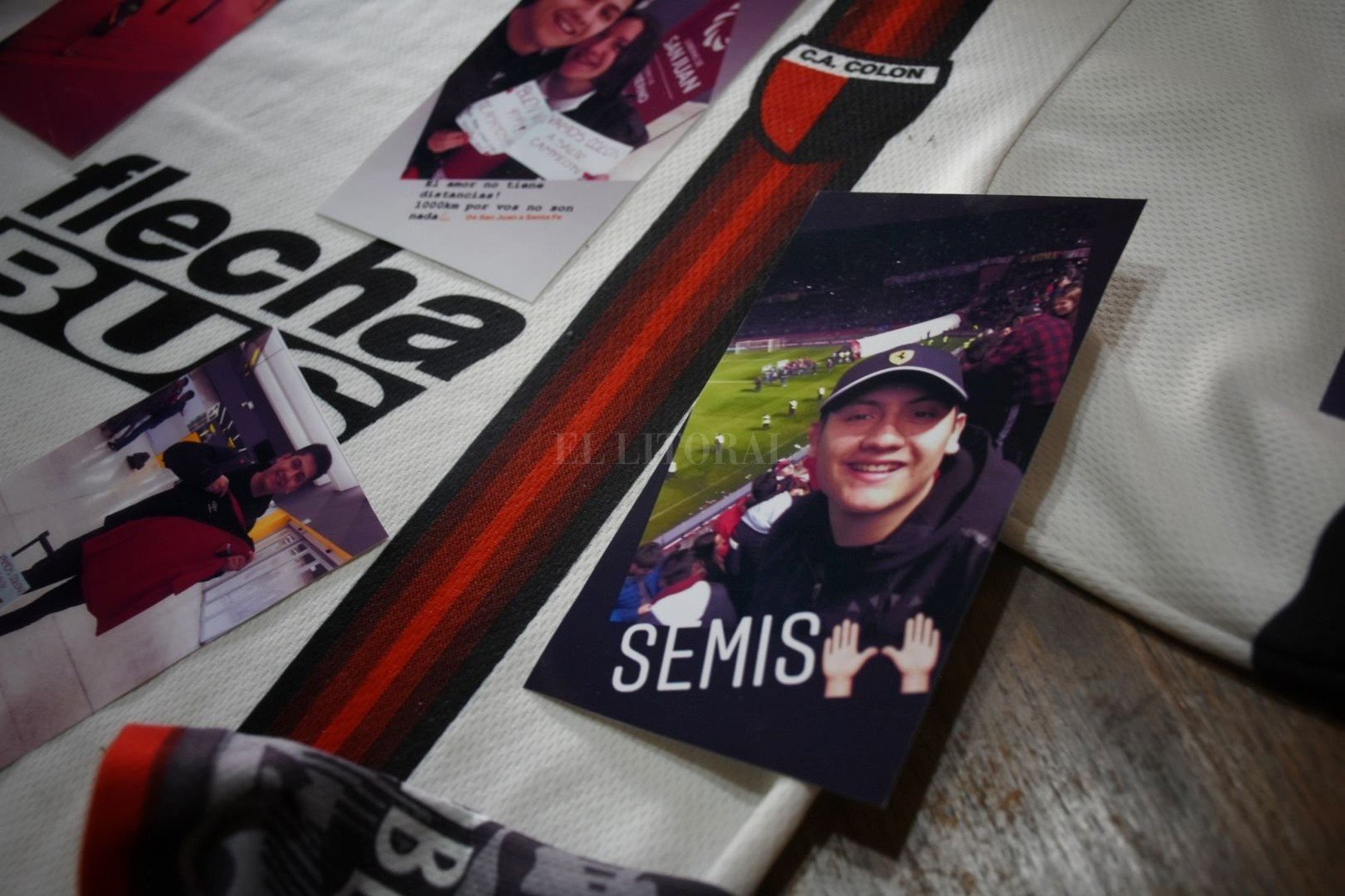 Los Aloy son una familia sanjuanina muy especial, todos son hinchas fanáticos del "sabalero". Jorge, el papá, es oriundo de Santo Tomé. En Santa Fe conoció a Claudia y juntos viven en San Juan desde hace 27 años. Sus hijos Santiago y Andrés, junto a Agustina (novia de Andrés), también son de Colón.