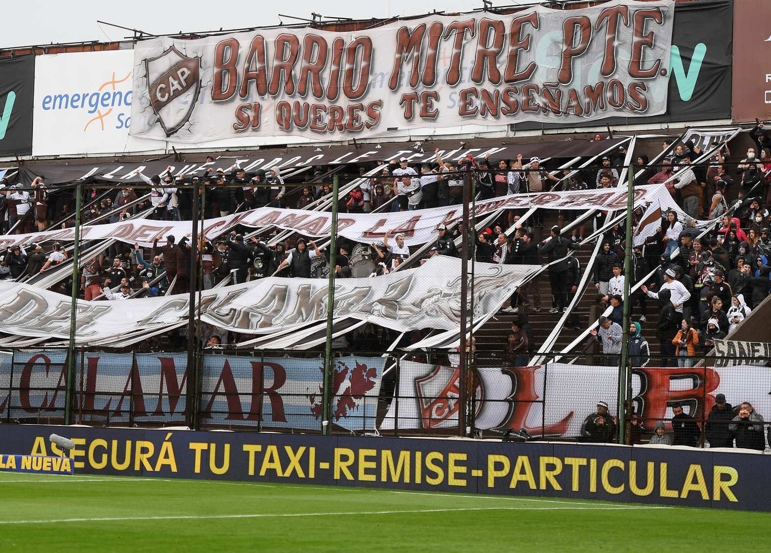 Los trapos de Platense que empató 0 a 0 con Patronato.