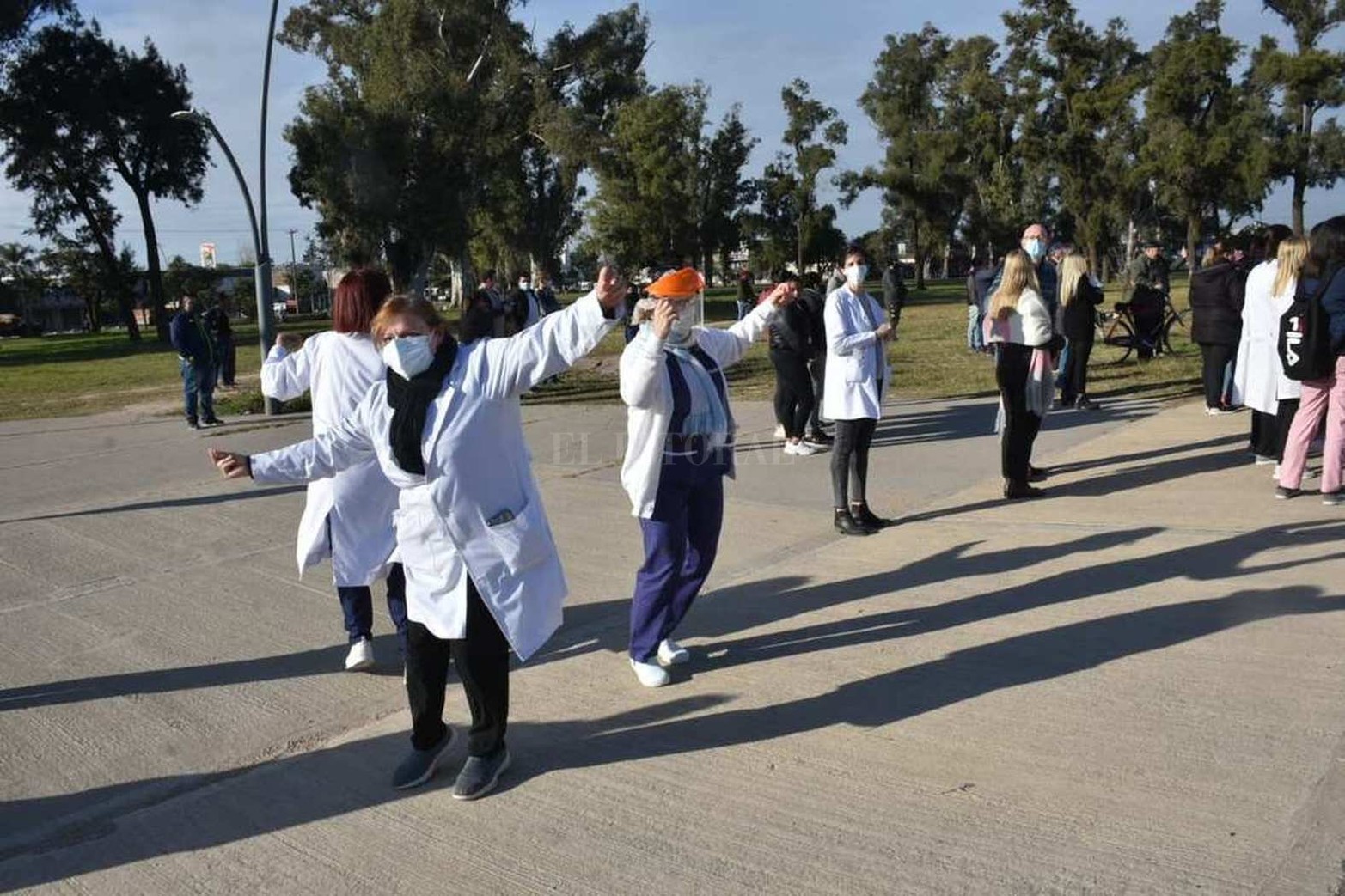 La banda de música del Liceo "Manuel Belgrano" de la ciudad, deleitó a los trabajadores de la salud y a familiares de pacientes en el Nuevo Hospital Iturraspe.