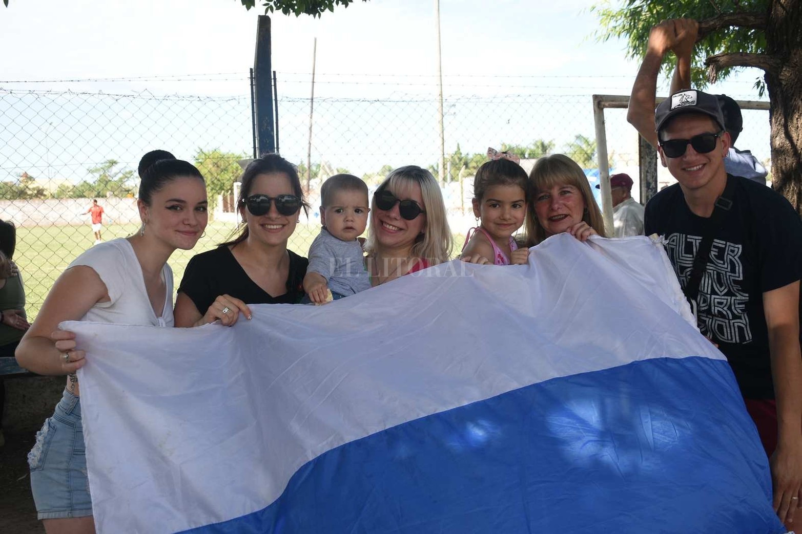 Fútbol Liga_Incidencias y color de los partidos disputados en canchas de Banco y Las Flores II 
entre los locales y  Belgrano de Coronda y Alto Verde respectivamente .