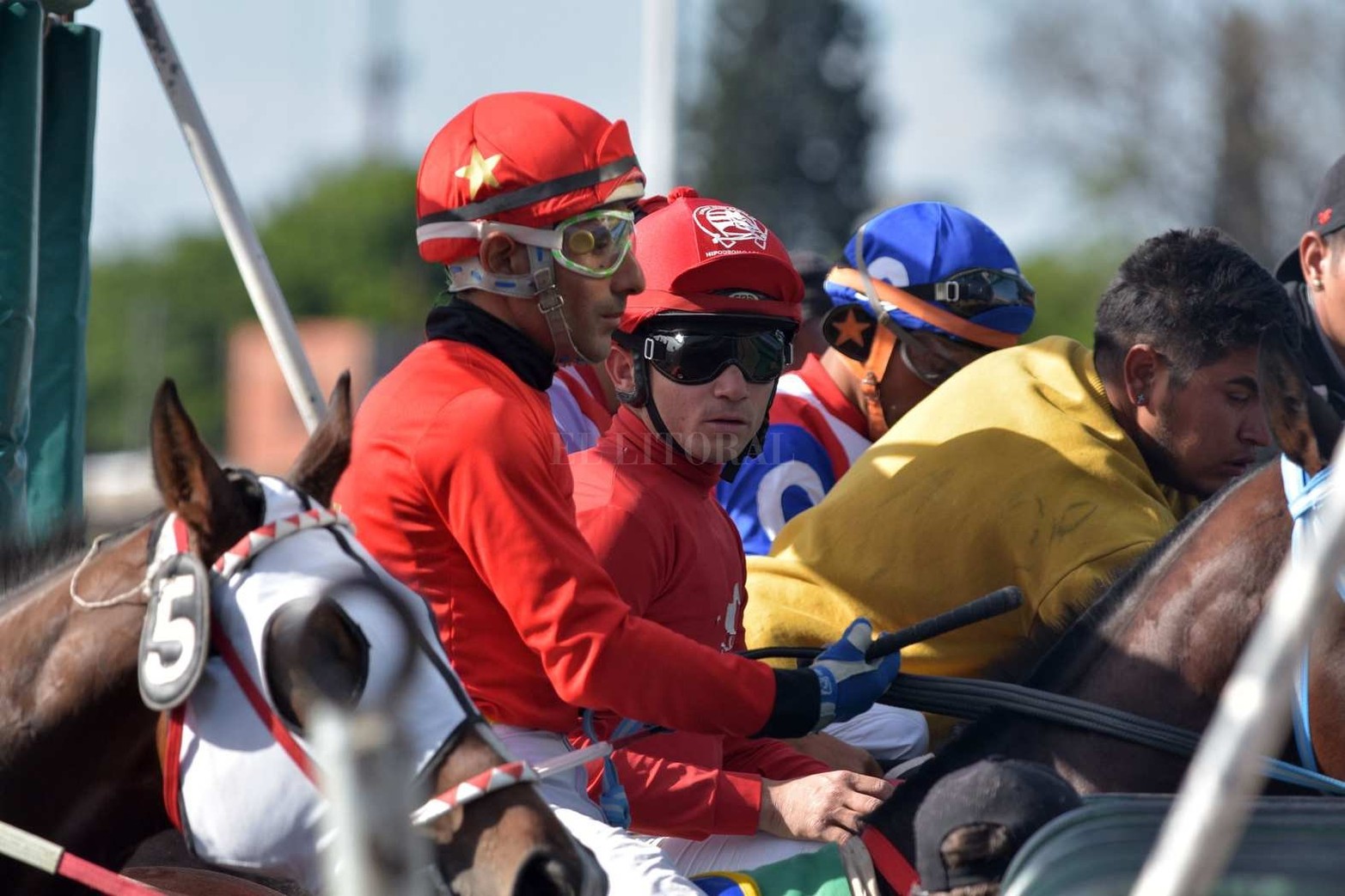 Largada en la gatera del clásico San Jerónimo.