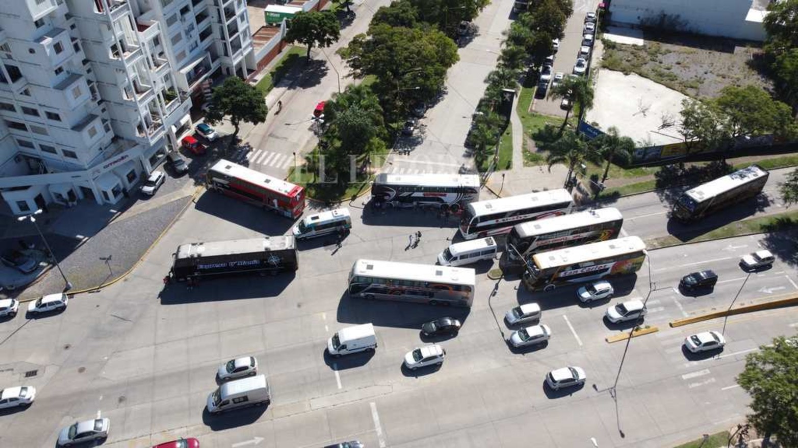 Desde el drone de El Litoral la vista aérea muestra avenida Alem y Belgrano.
