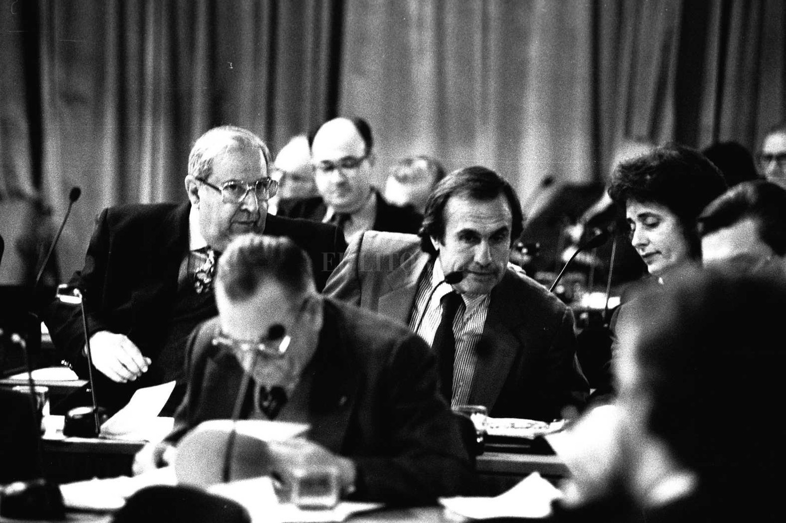 Carlos Reutemann expone en la Convención Constituyente de 1994 que se realizó en el Paraninfo de la UNL.