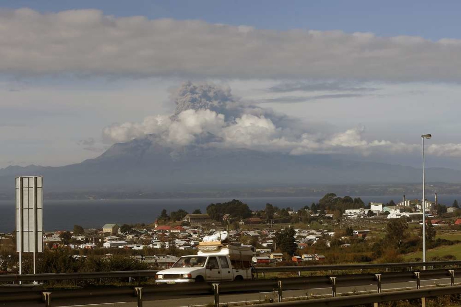 El volcán chileno Calbuco entró por tercera vez en erupción