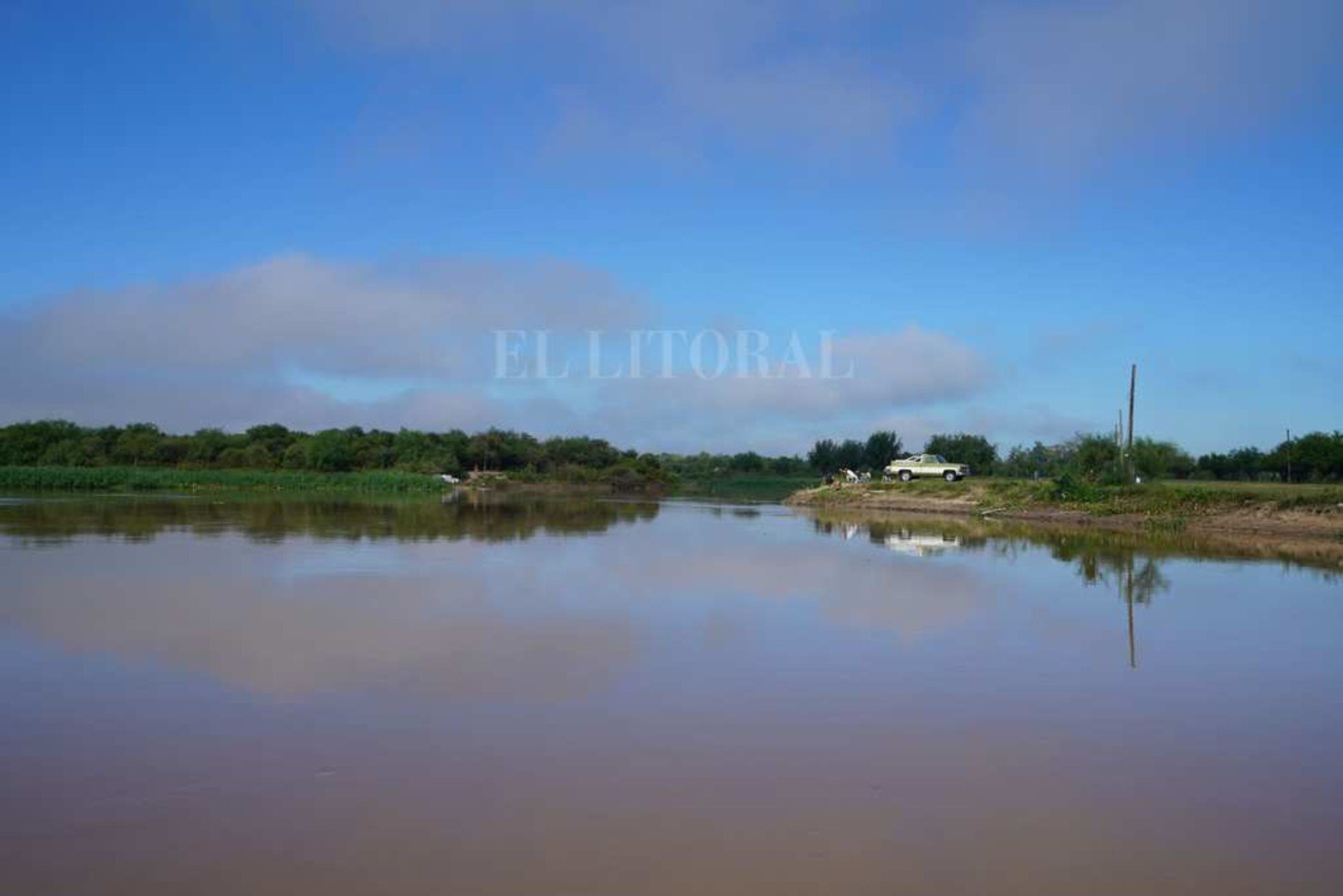 La imagen amplia y con profundidad es parte del camino a transitar hasta llegar al particular salto natural que se formó fruto de la sequía.