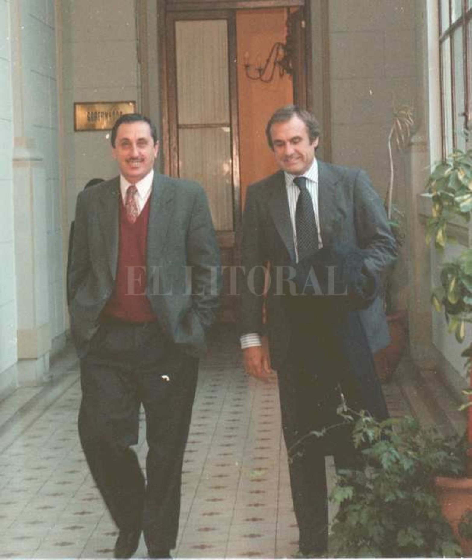 4 de junio de 1996. En los pasillos de la Casa de Gobierno de Santa Fe junto a Jorge Obeid.
