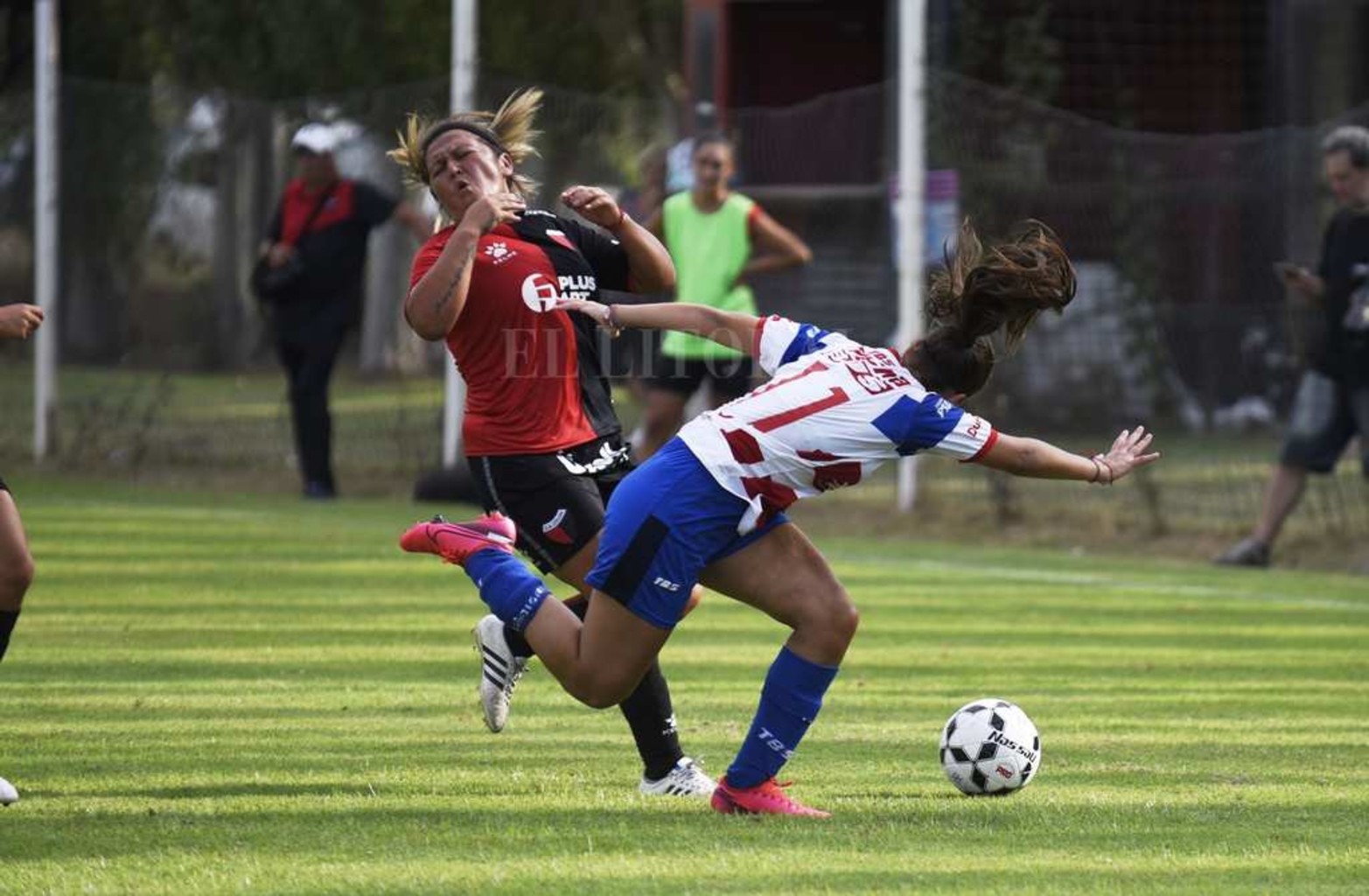 4 a 1 goleó el equipo Unión a Colón en el clásico femenino.