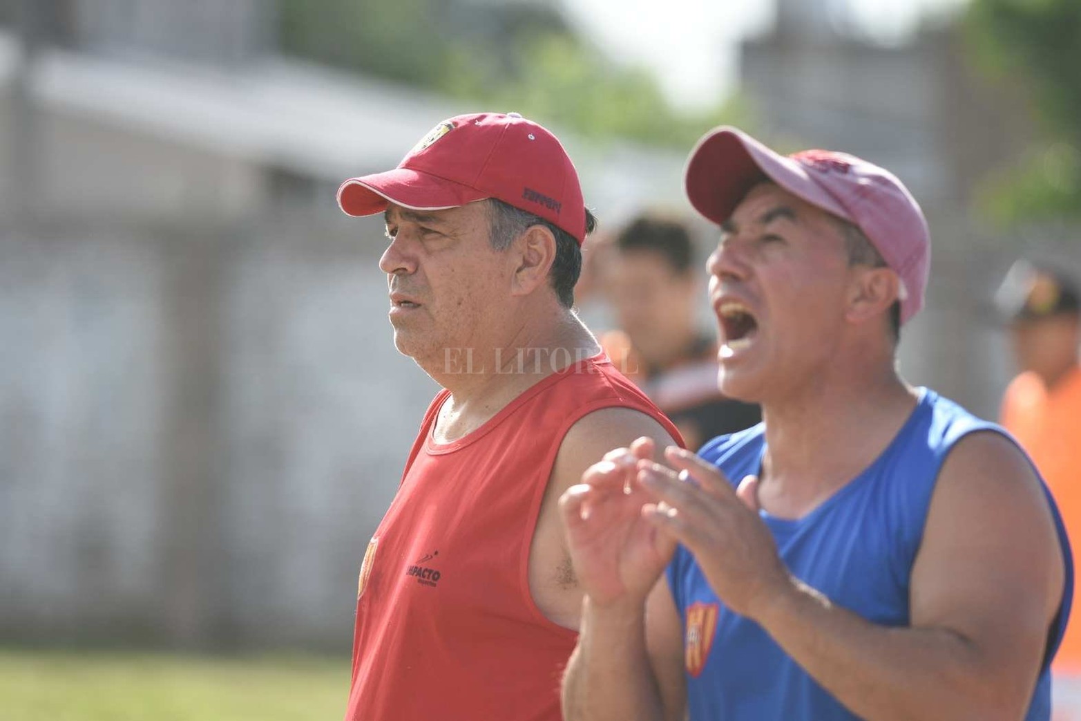 Fútbol Liga_Incidencias y color de los partidos disputados en canchas de Banco y Las Flores II 
entre los locales y  Belgrano de Coronda y Alto Verde respectivamente .