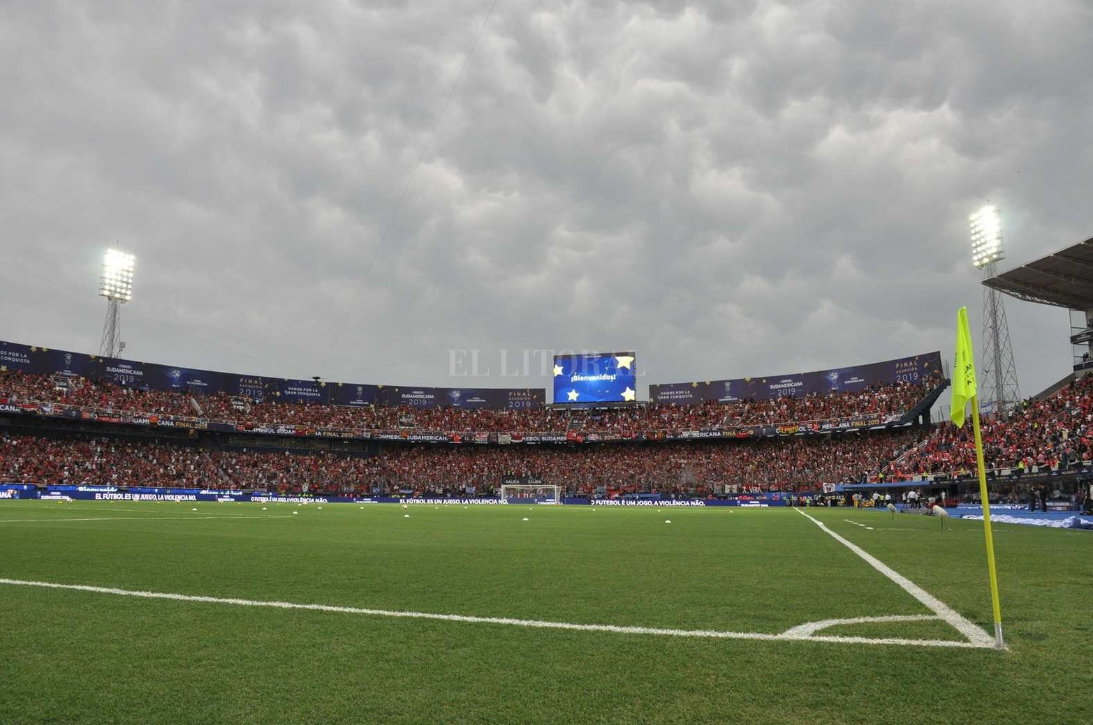 Asunción del Paraguay. Sábado 9 de noviembre de 2019. Primera final organizada por la Conmebol con partido único. Colón logró una movilización histórica a otro país: 40.000 personas. Aquella final perdió 3 a 1 con Independiente del Valle de Ecuador.