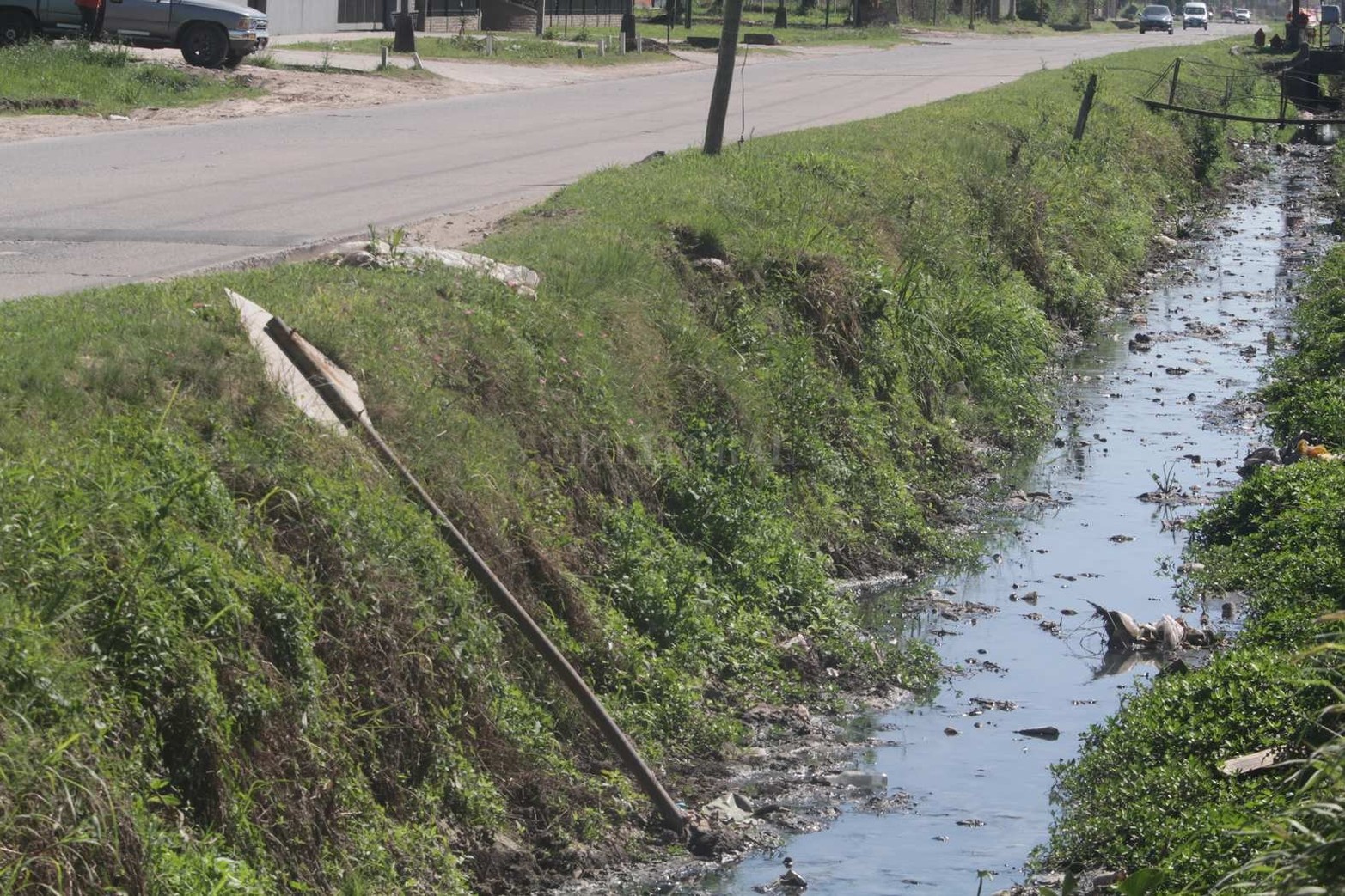Entre sus demandas actuales figura la necesidad de entubar un zanjón a cielo abierto que ocasiona problemas. Hasta 1974 en la zona sólo había quintas donde se cosechaban mandarinas. Gracias a un loteo se originó el barrio.