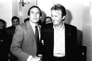 Delon en Santa Fe, junto a Carlos Alberto Reutemann, en 1993. Archivo El Litoral.