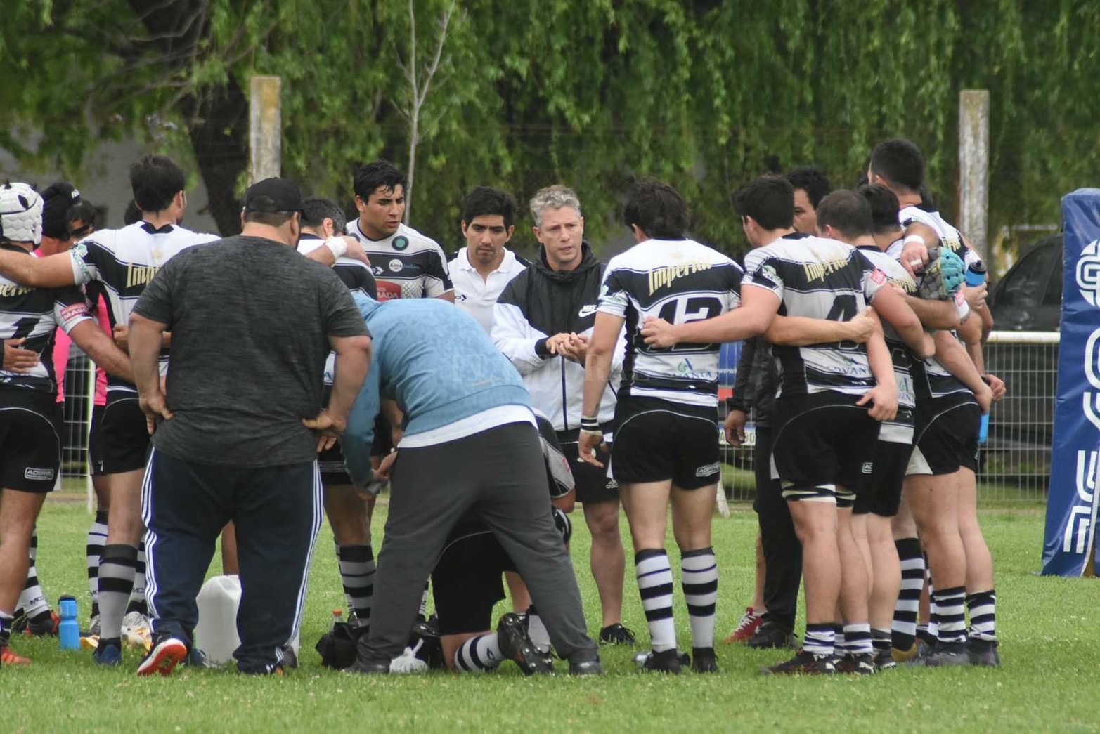 Universitario se llevó el triunfo tras vencer 21 a 15 a Alma Junior.