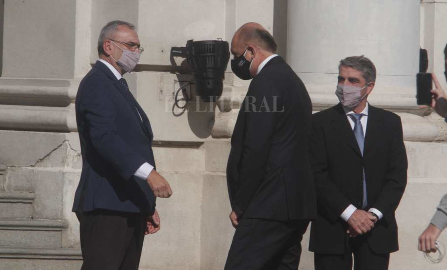 Los legisladores que recibieron al gobernador.