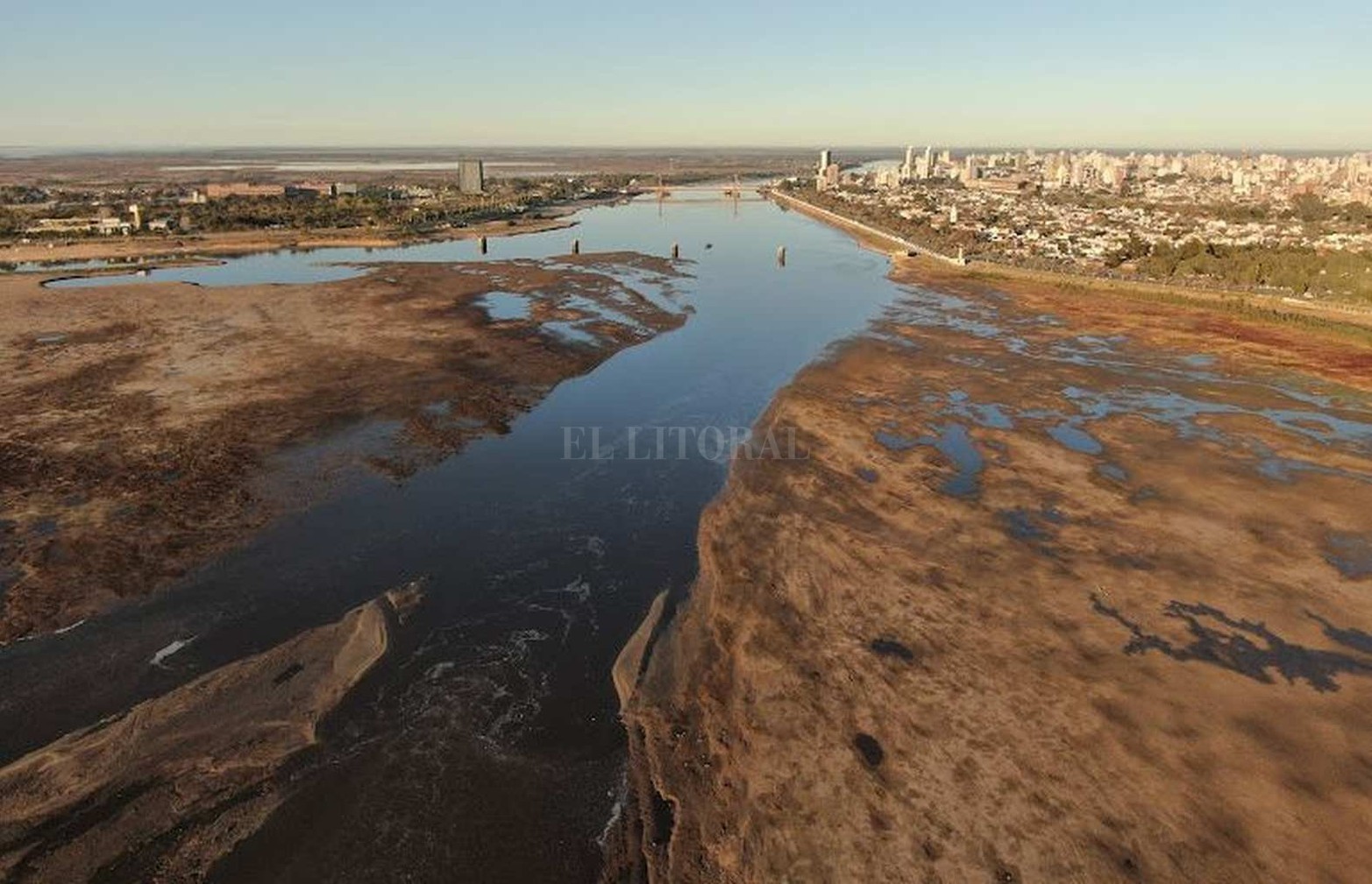 Las imágenes con la altura del río en 0 centímetros en el Puerto de Santa Fe.